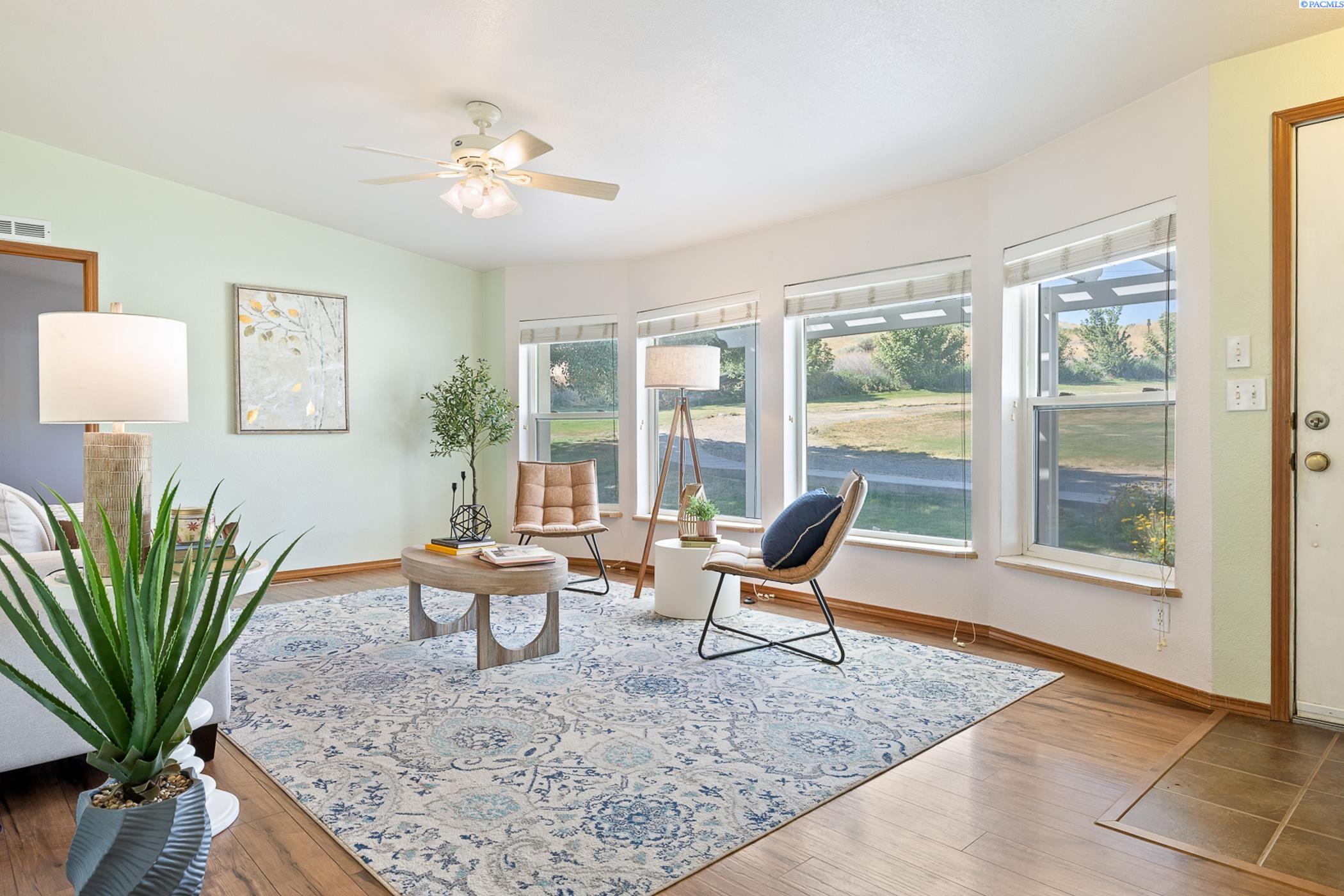 Eltopia, Washington, 99330, United States, 4 Bedrooms Bedrooms, ,1 BathroomBathrooms,Residential,For Sale,1901493