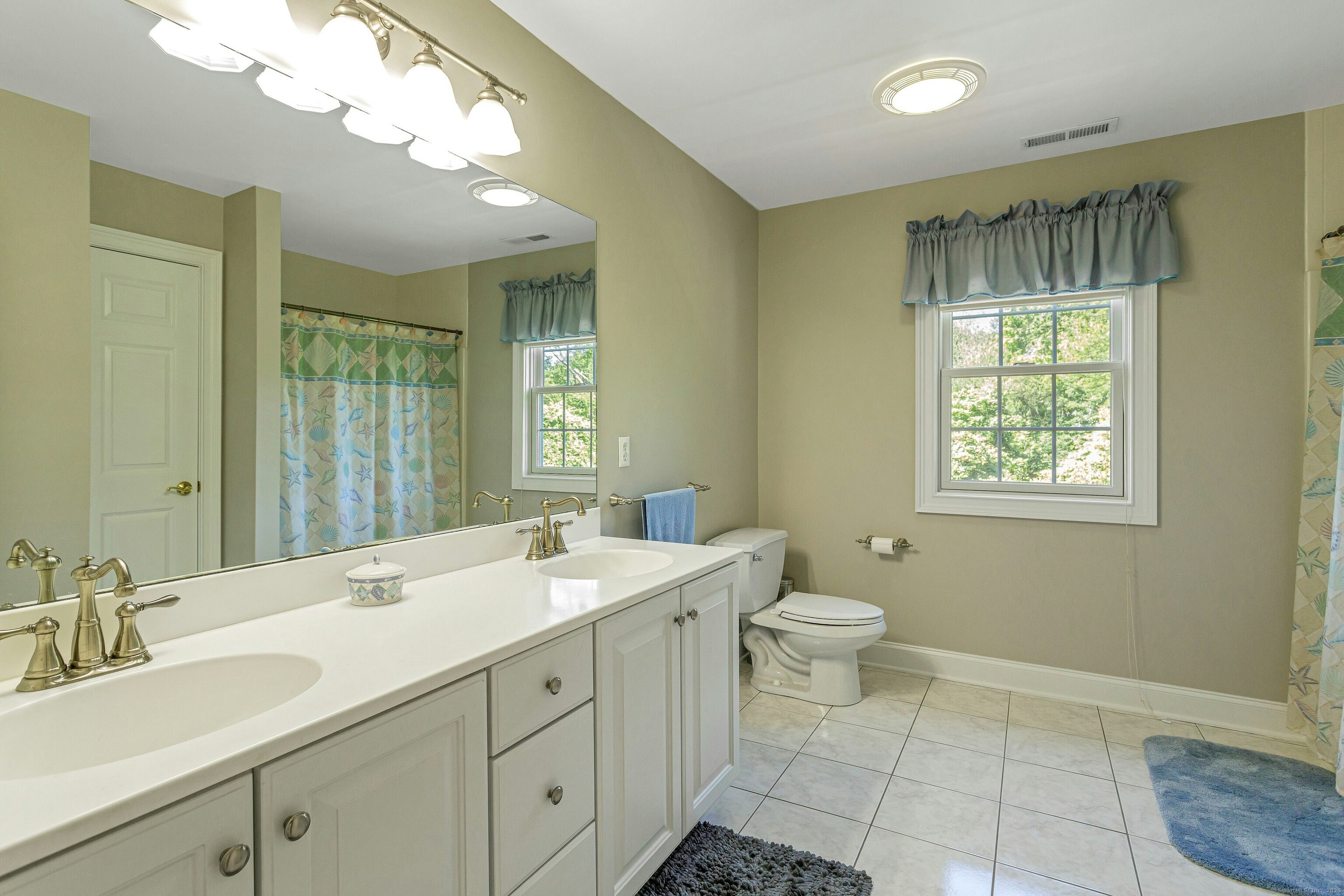 Shelton, Connecticut, 06484, United States, 3 Bedrooms Bedrooms, ,3 BathroomsBathrooms,Residential,For Sale,1875450