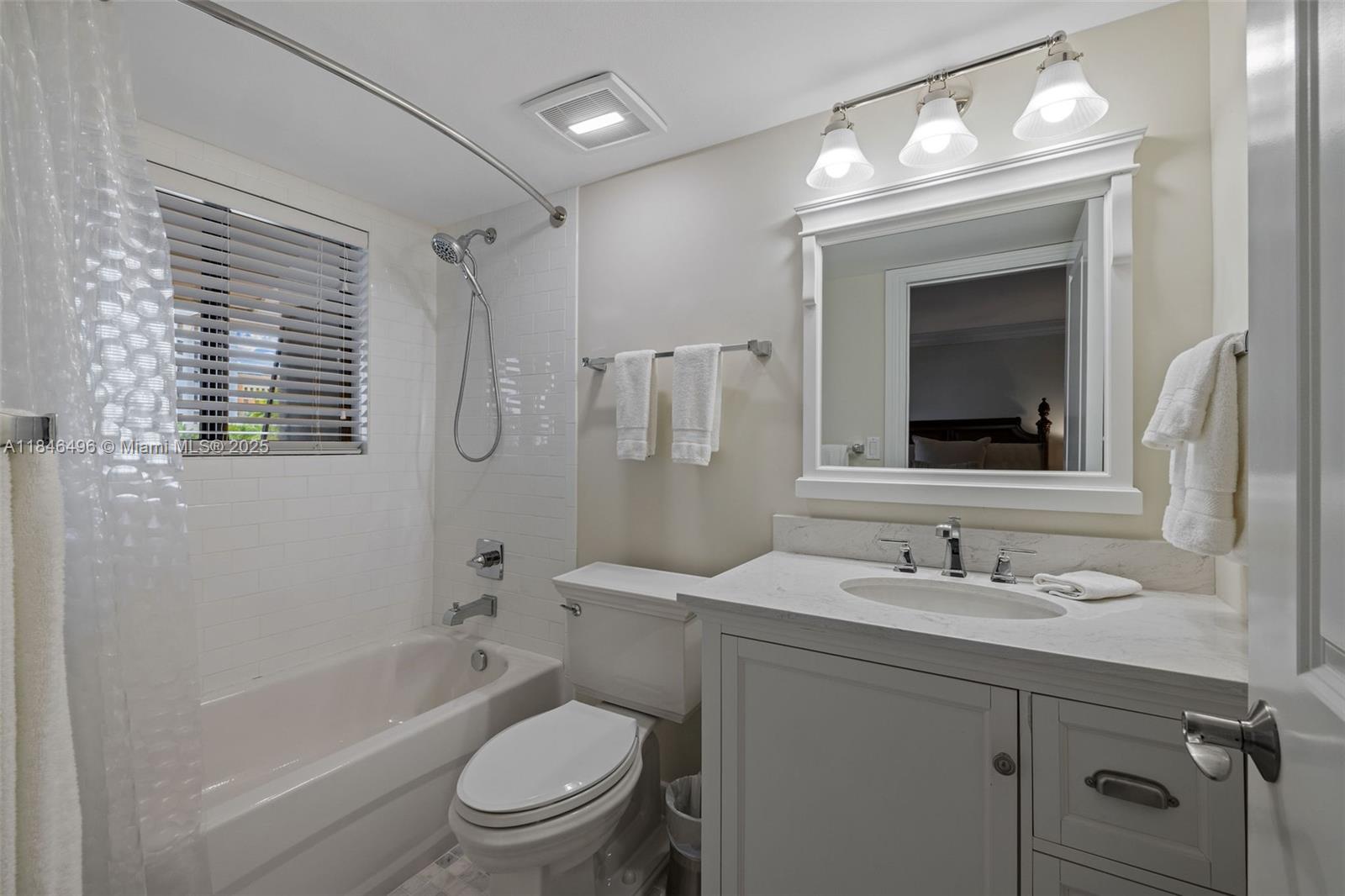 Coral Gables, Florida, 33134, United States, 2 Bedrooms Bedrooms, ,3 BathroomsBathrooms,Residential,For Sale,1901366