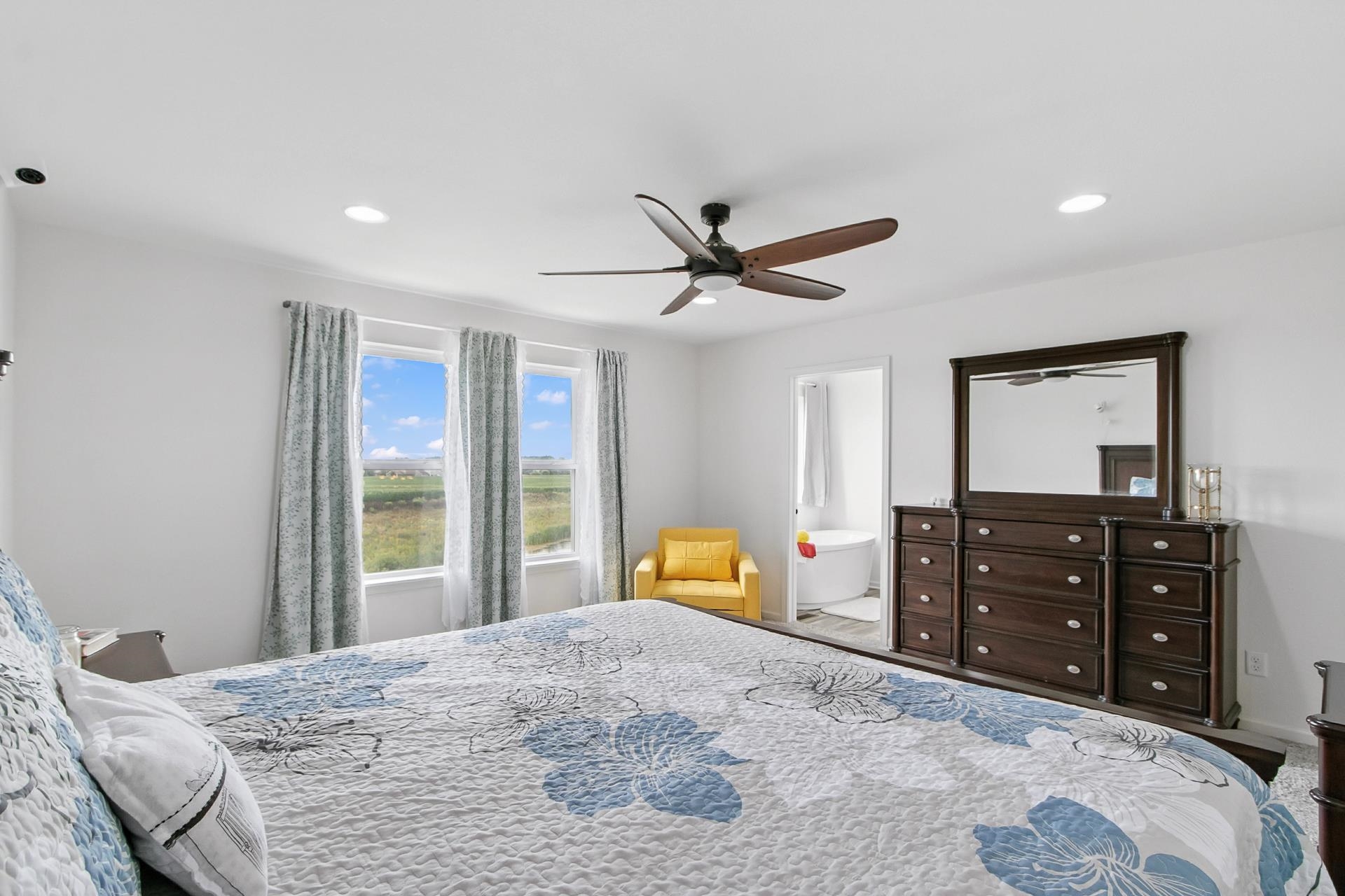 DeForest, Wisconsin, 53532, United States, 4 Bedrooms Bedrooms, ,4 BathroomsBathrooms,Residential,For Sale,1913237