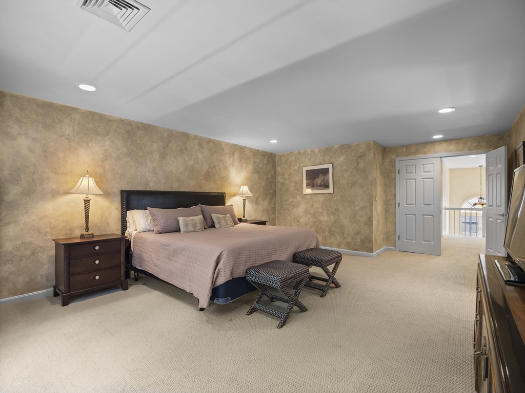 Worcester, Massachusetts, 01609, United States, 3 Bedrooms Bedrooms, ,4 BathroomsBathrooms,Residential,For Sale,1970257