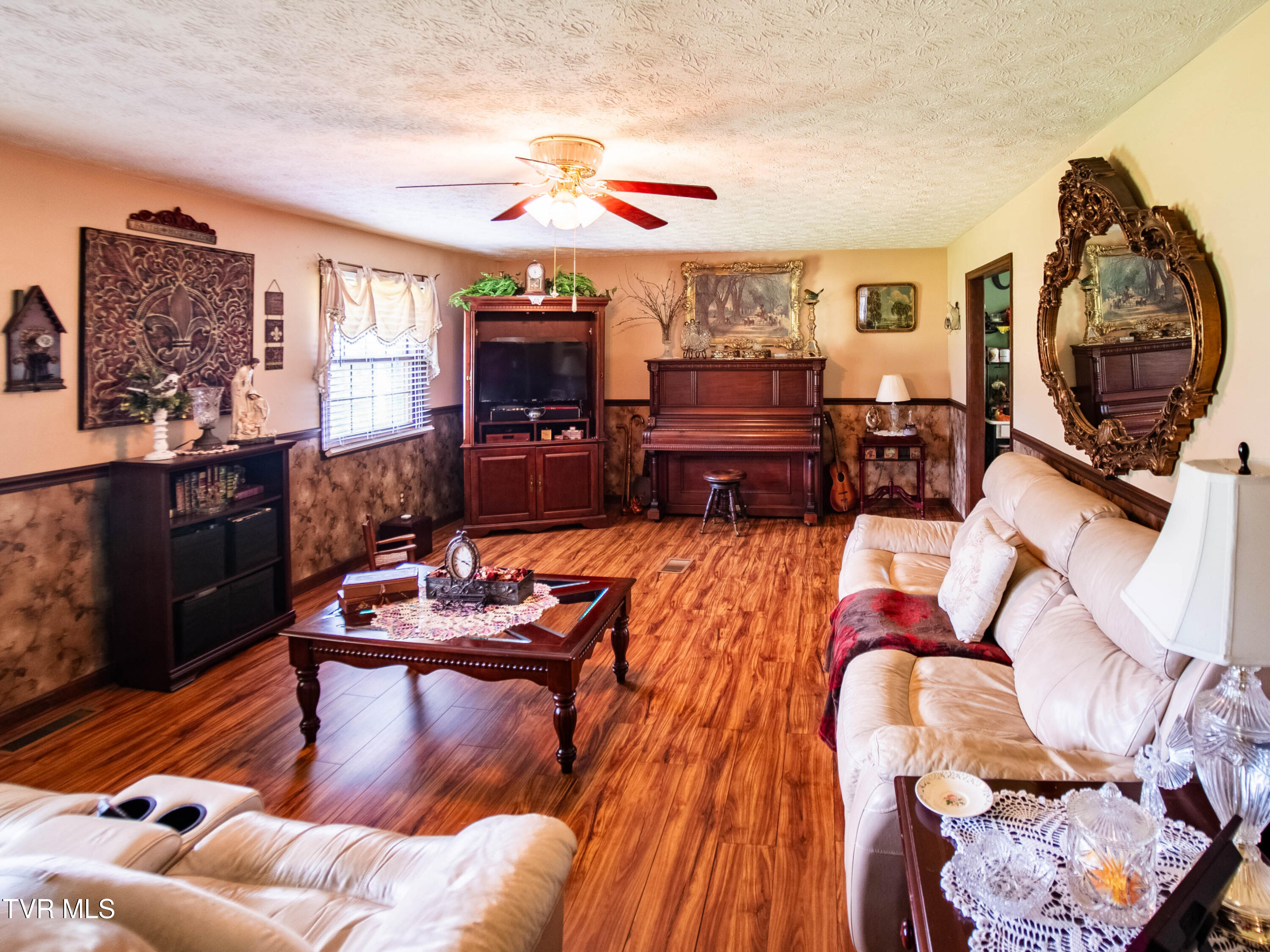 Surgoinsville, Tennessee, 37873, United States, 3 Bedrooms Bedrooms, ,3 BathroomsBathrooms,Residential,For Sale,1937059