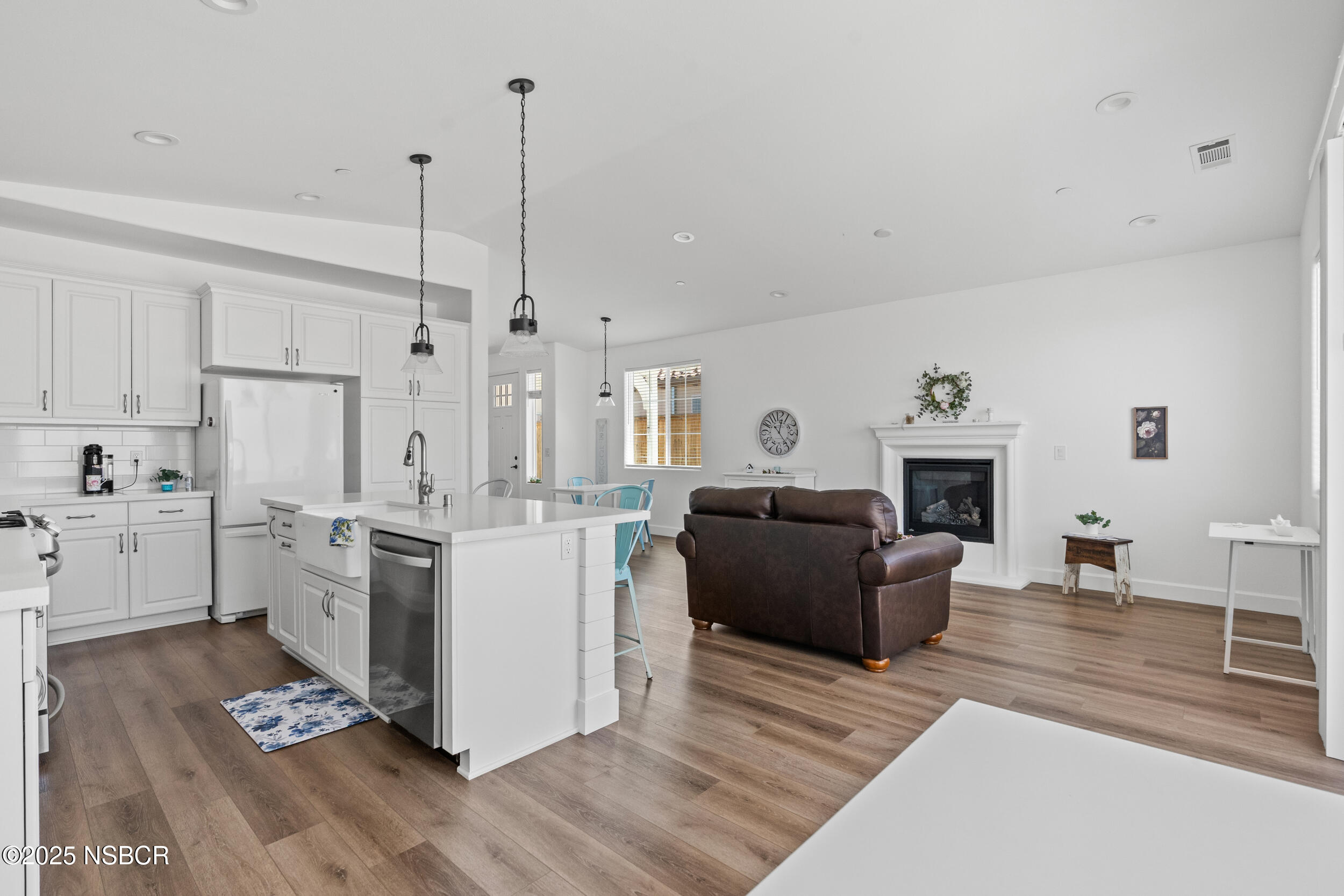Santa Maria, California, 93455, United States, 3 Bedrooms Bedrooms, ,3 BathroomsBathrooms,Residential,For Sale,1929154