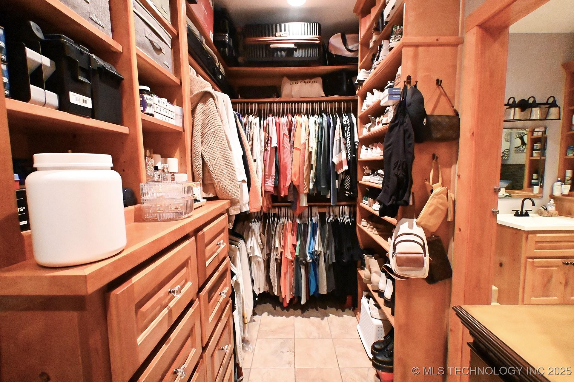 Sallisaw, Oklahoma, 74955, United States, 3 Bedrooms Bedrooms, ,3 BathroomsBathrooms,Residential,For Sale,1977994