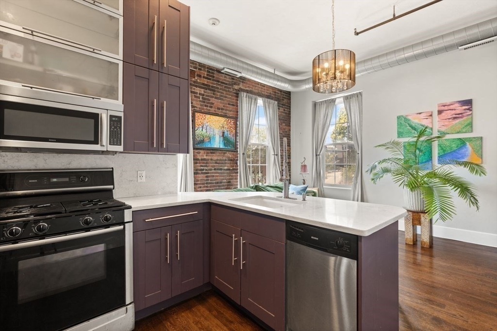Salem, Massachusetts, 01970, United States, 2 Bedrooms Bedrooms, ,2 BathroomsBathrooms,Residential,For Sale,1896365