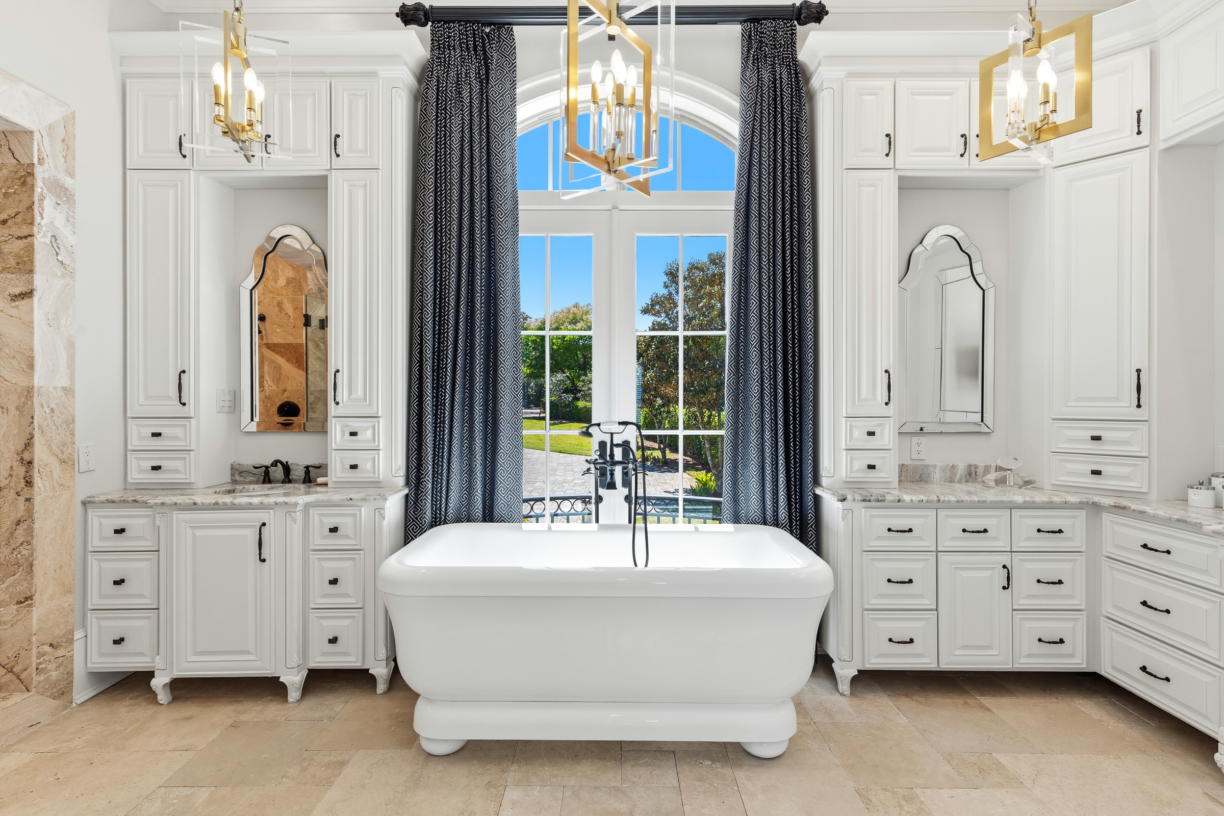  Private Bayfront Estate With Deepwater Dock And Resort-Style Outdoor Living - 物件實景