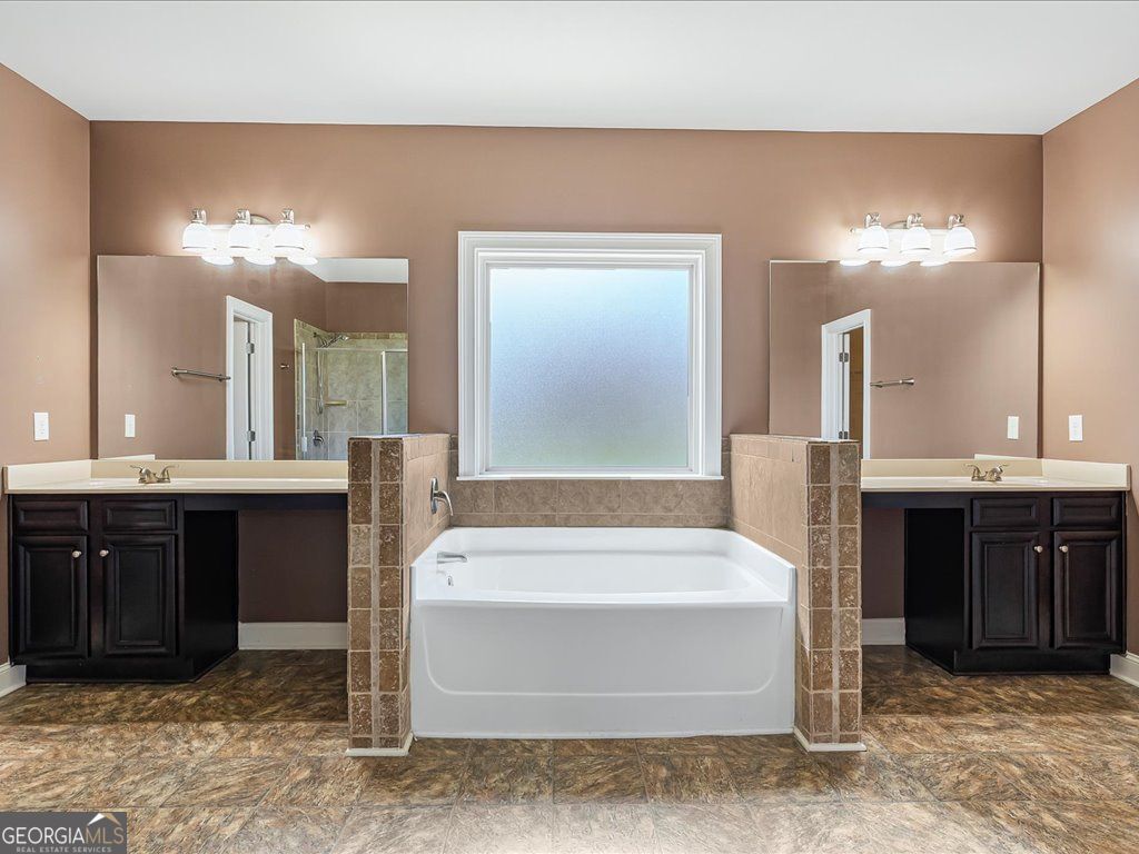 Acworth, Georgia, 30101, United States, 7 Bedrooms Bedrooms, ,6 BathroomsBathrooms,Residential,For Sale,1929934