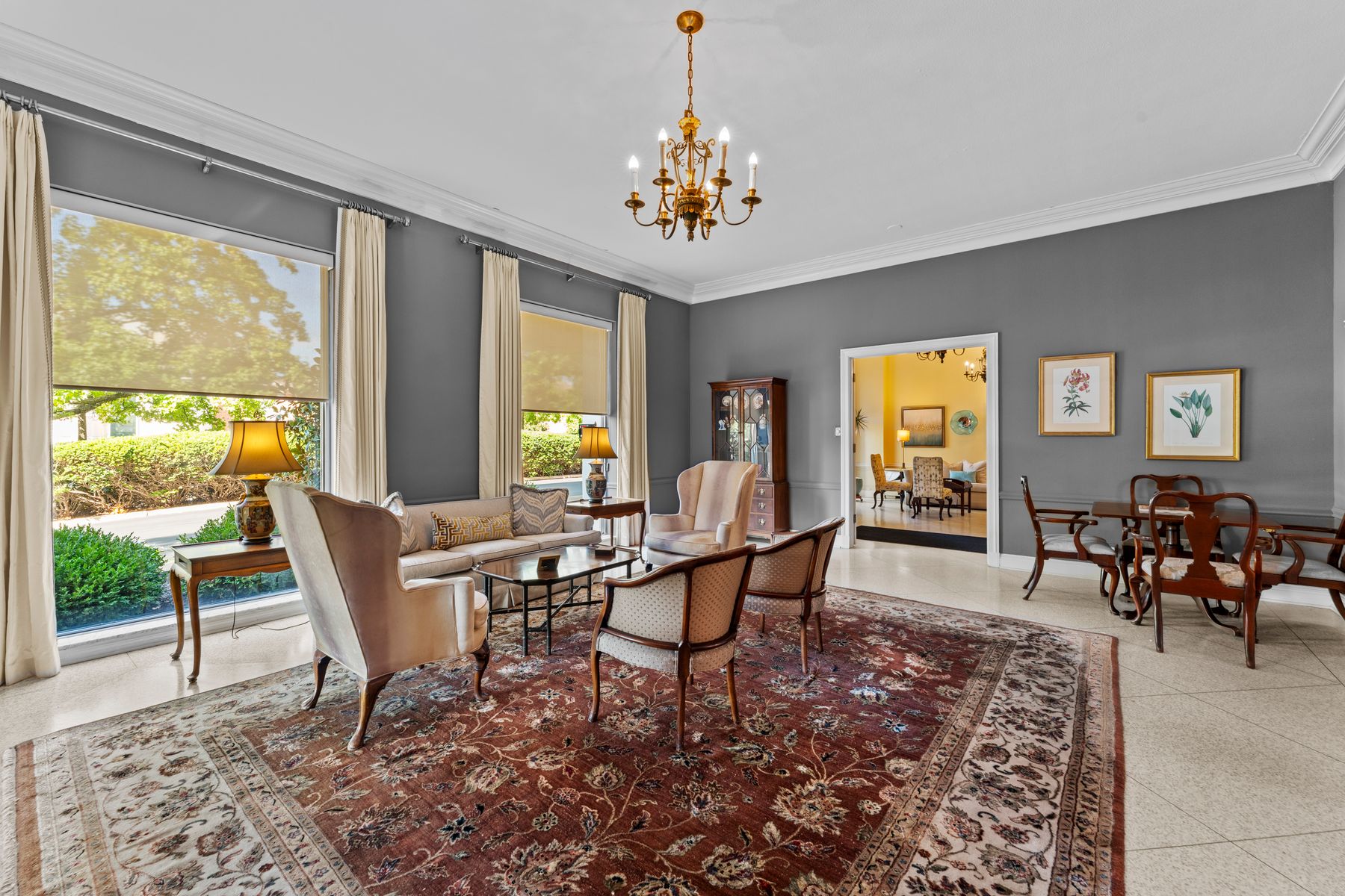  Enter a Light-Filled Corner Unit with Stunning Eastern and Southern Views - 物件實景