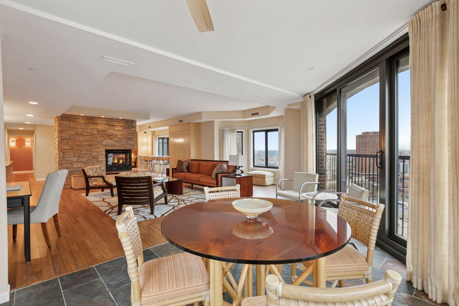 Minneapolis, Minnesota, 55403, United States, 2 Bedrooms Bedrooms, ,1 BathroomBathrooms,Residential,For Sale,1794027