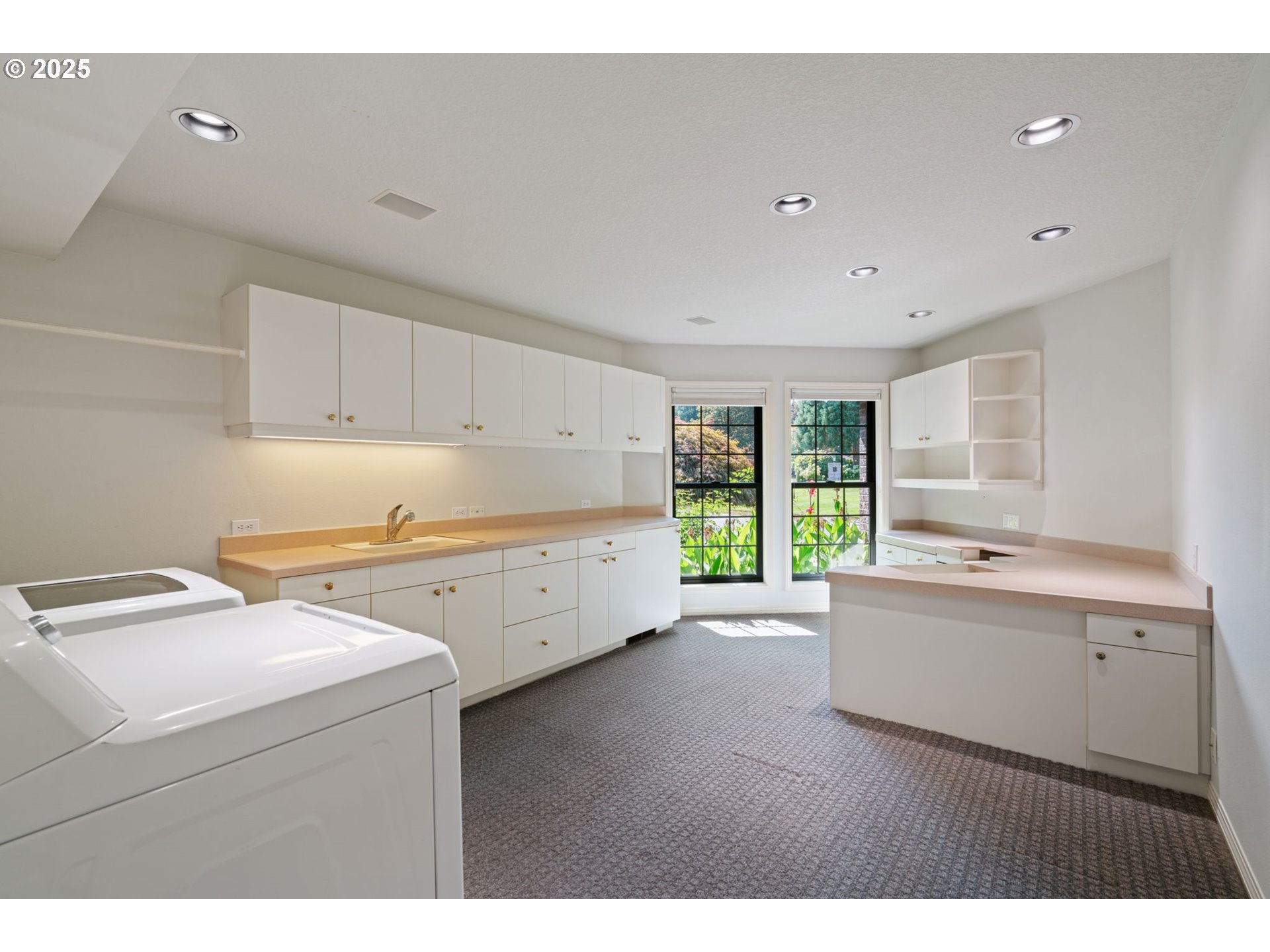 Vancouver, Washington, 98685, United States, 3 Bedrooms Bedrooms, ,4 BathroomsBathrooms,Residential,For Sale,2003472