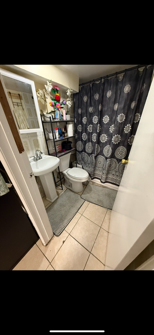 Chicago, Illinois, 60625, United States, 6 Bedrooms Bedrooms, ,Residential,For Sale,2006244