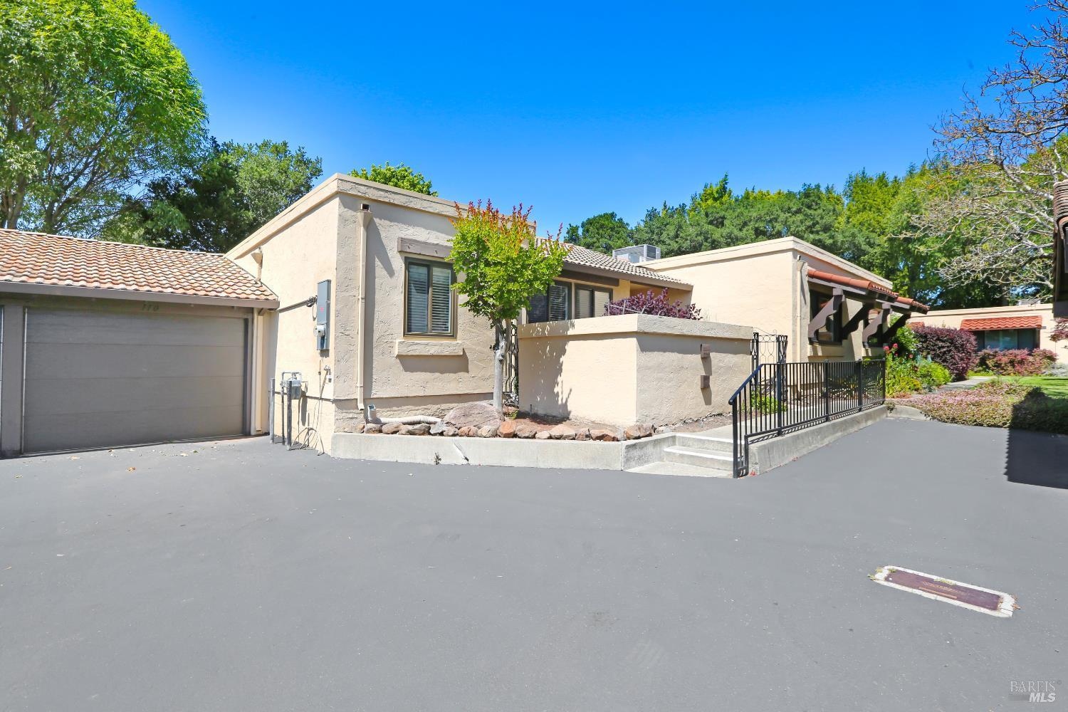 LA Mancha Way, El Verano, CA 95433