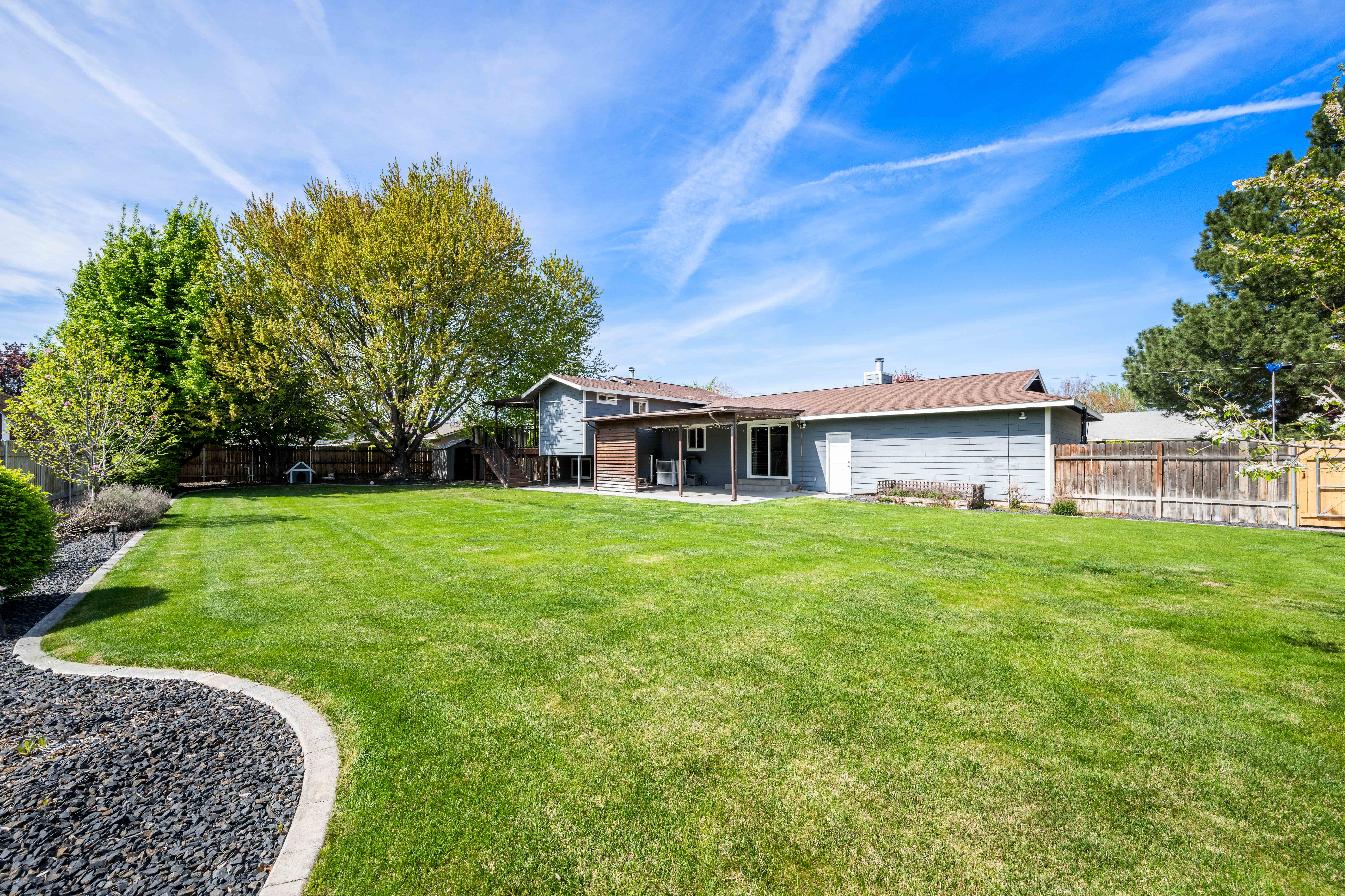  Beautifully Maintained Tri-Level Home - 物件實景