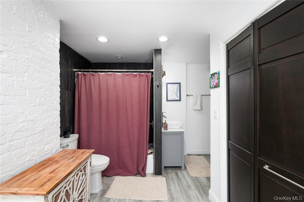 Poughkeepsie, New York, 12601, United States, 4 Bedrooms Bedrooms, ,4 BathroomsBathrooms,Residential,For Sale,2048536