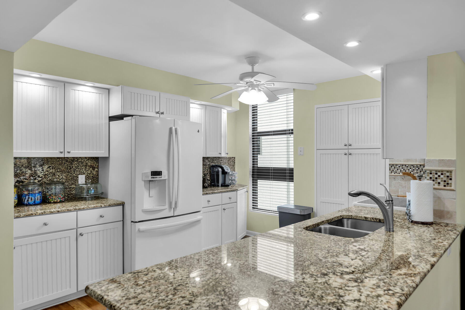 MARATHON, Florida, 33050, United States, 3 Bedrooms Bedrooms, ,2 BathroomsBathrooms,Residential,For Sale,1696068