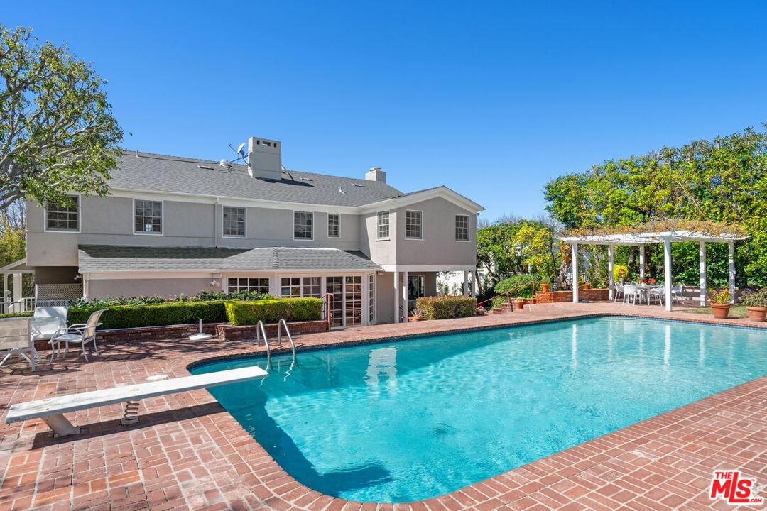 Los Angeles, California, 90024, United States, 6 Bedrooms Bedrooms, ,6 BathroomsBathrooms,Residential,For Sale,1925414