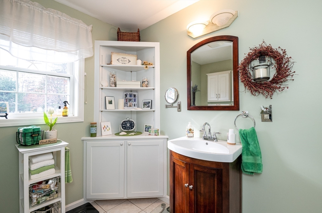 Seabrook, New Hampshire, 03874, United States, 3 Bedrooms Bedrooms, ,2 BathroomsBathrooms,Residential,For Sale,1989361