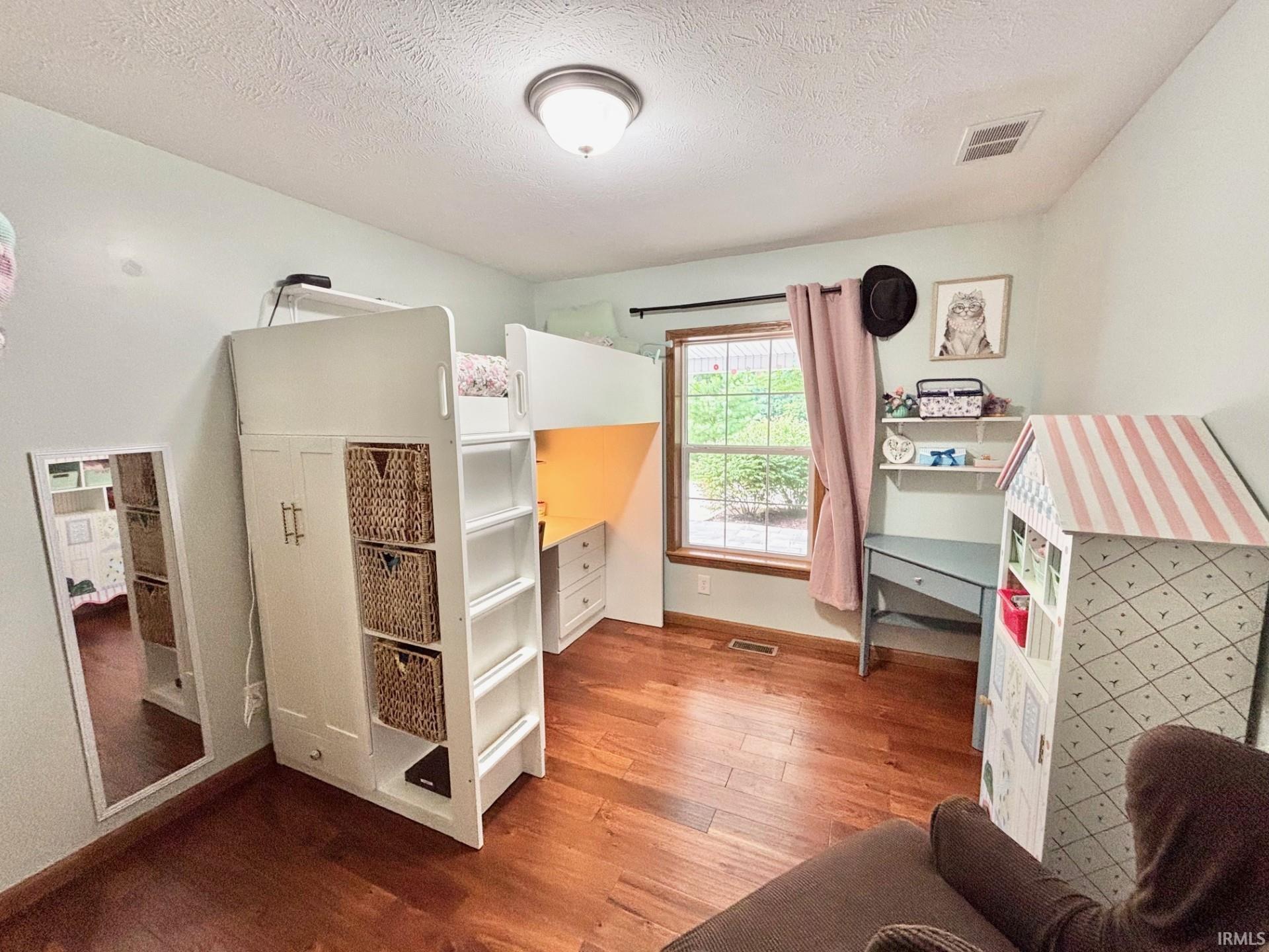 Bloomington, Indiana, 47403, United States, 3 Bedrooms Bedrooms, ,2 BathroomsBathrooms,Residential,For Sale,1904289