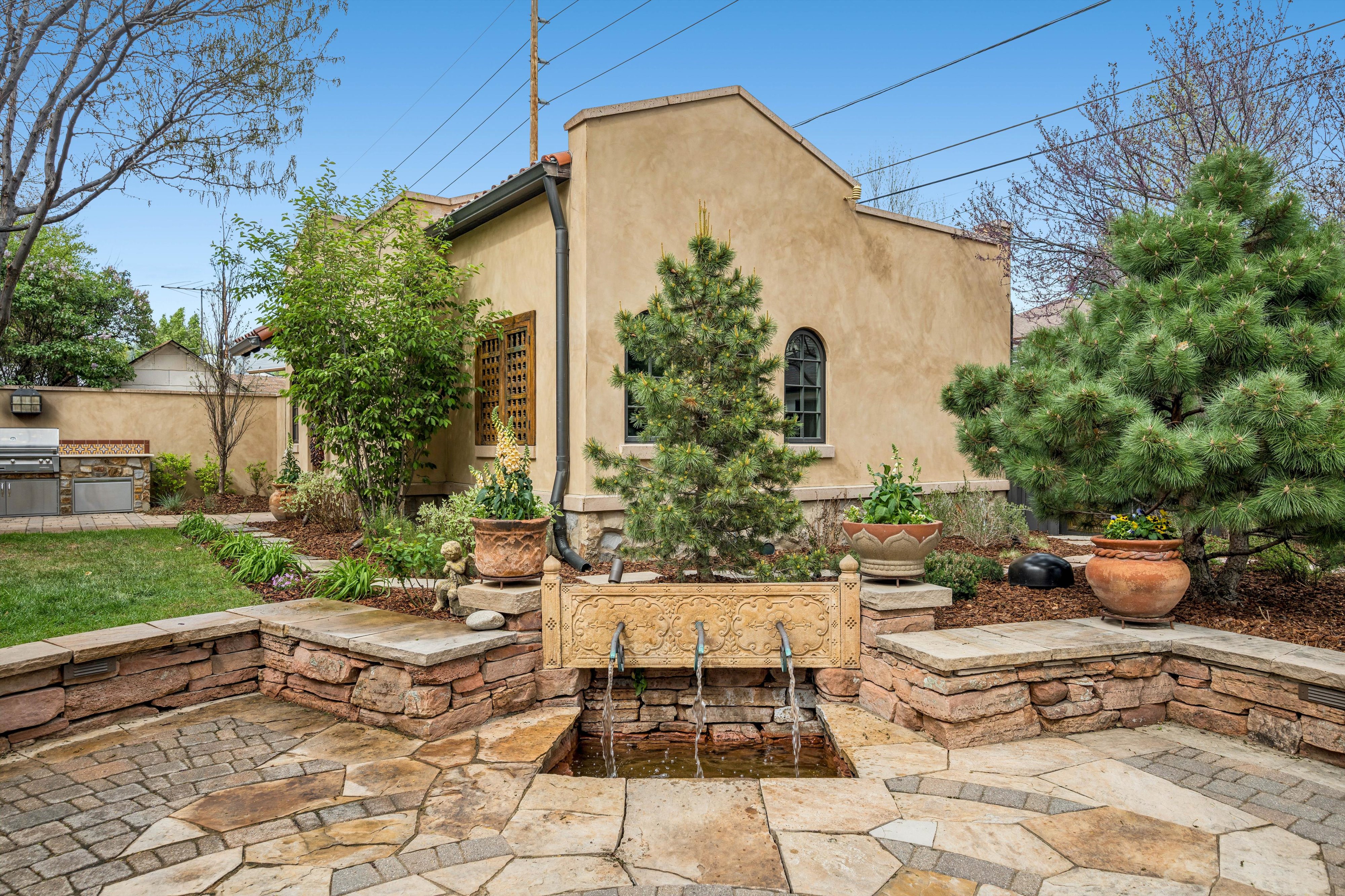  Rare Spanish Colonial Revival Home in One of Observatory Park - 物件實景