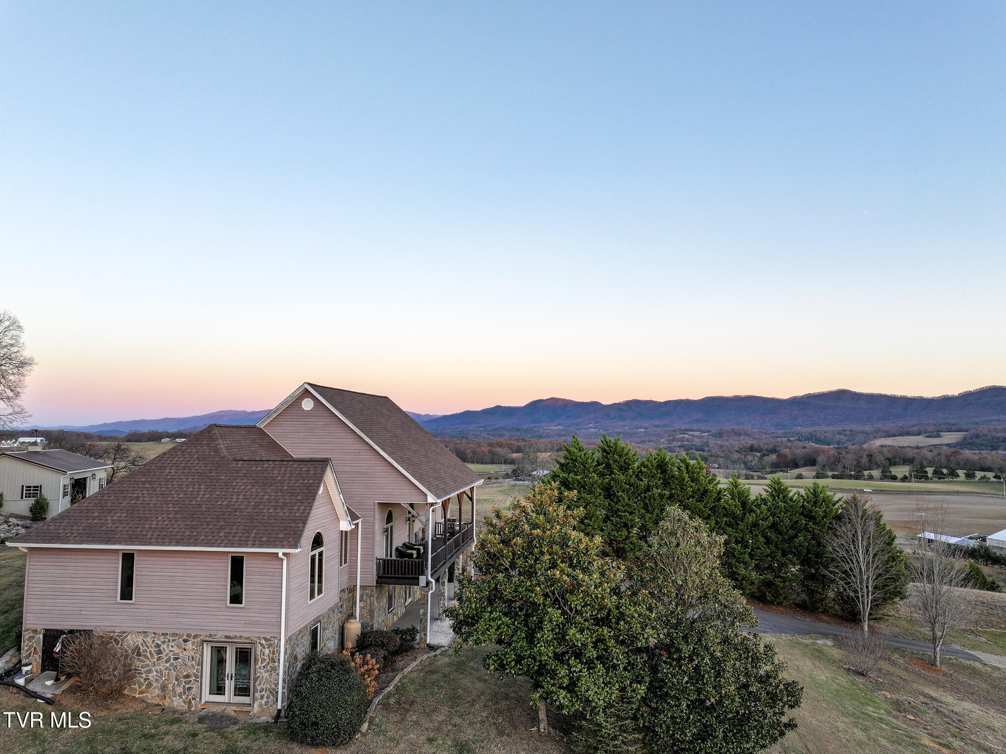 Parrottsville, Tennessee, 37843, United States, 5 Bedrooms Bedrooms, ,4 BathroomsBathrooms,Residential,For Sale,2005757