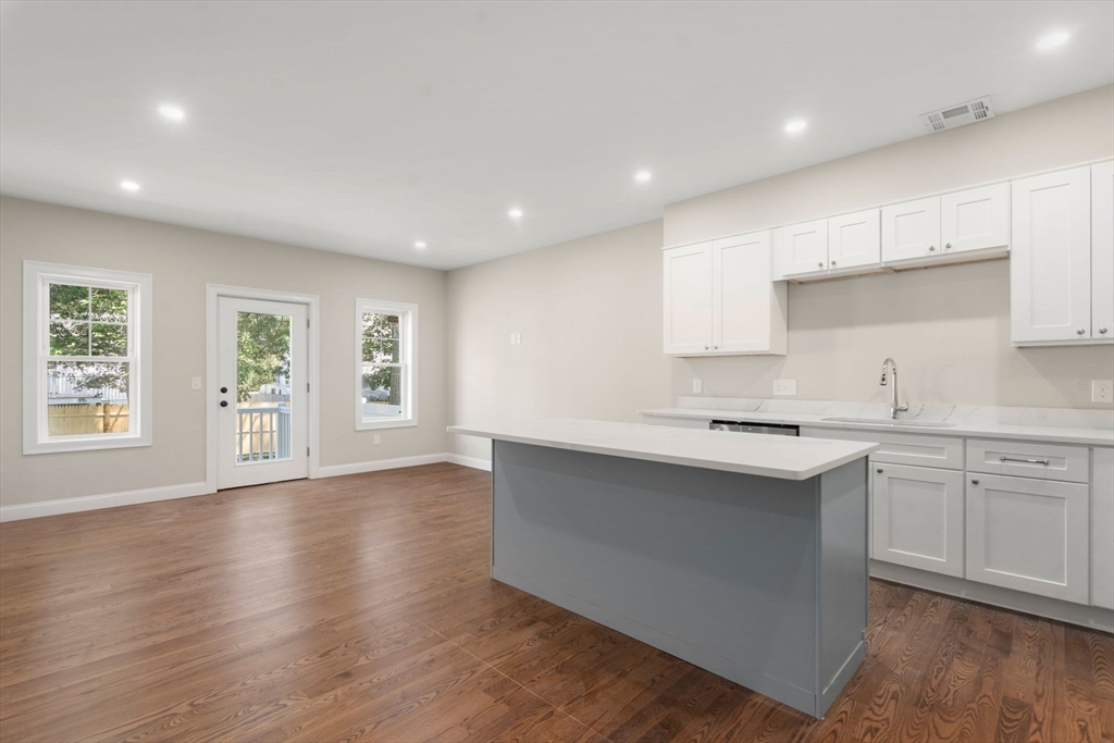 Worcester, Massachusetts, 01606, United States, 3 Bedrooms Bedrooms, ,3 BathroomsBathrooms,Residential,For Sale,1905878