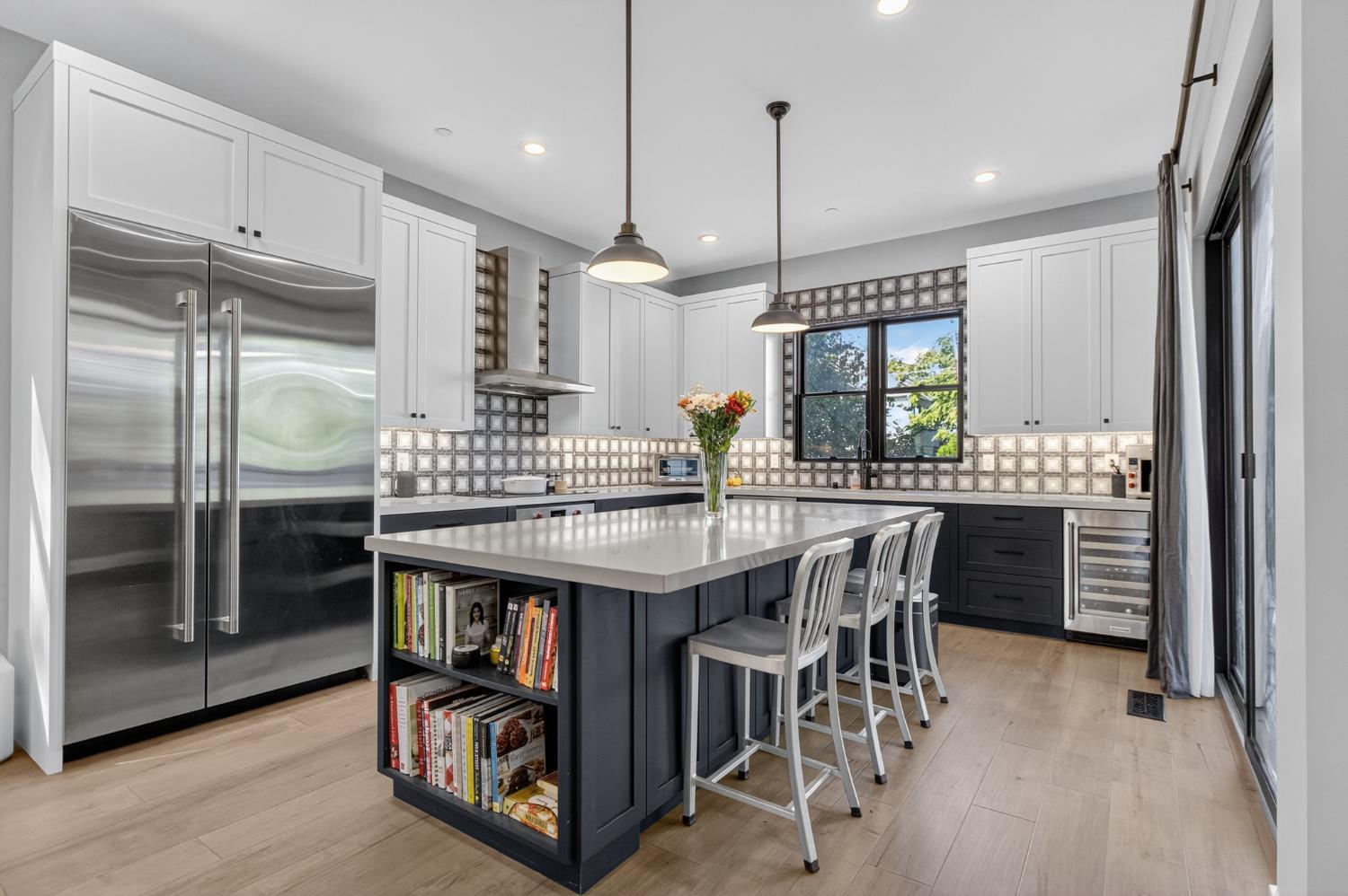 Sacramento, California, 95816, United States, 3 Bedrooms Bedrooms, ,5 BathroomsBathrooms,Residential,For Sale,1978117