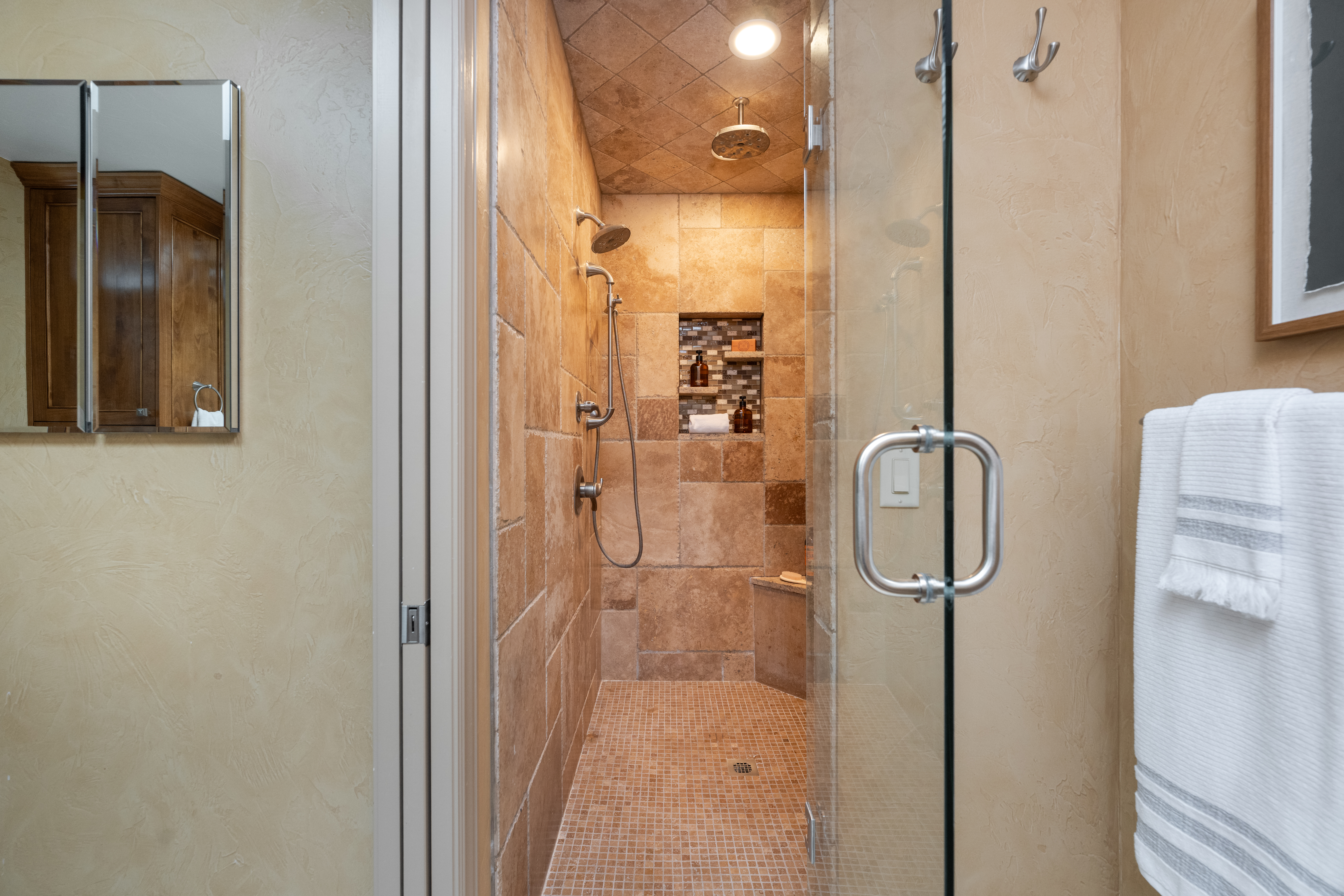  Rare Combination Of Privacy, Space and Tranquility In This Exceptional Property - 物件實景