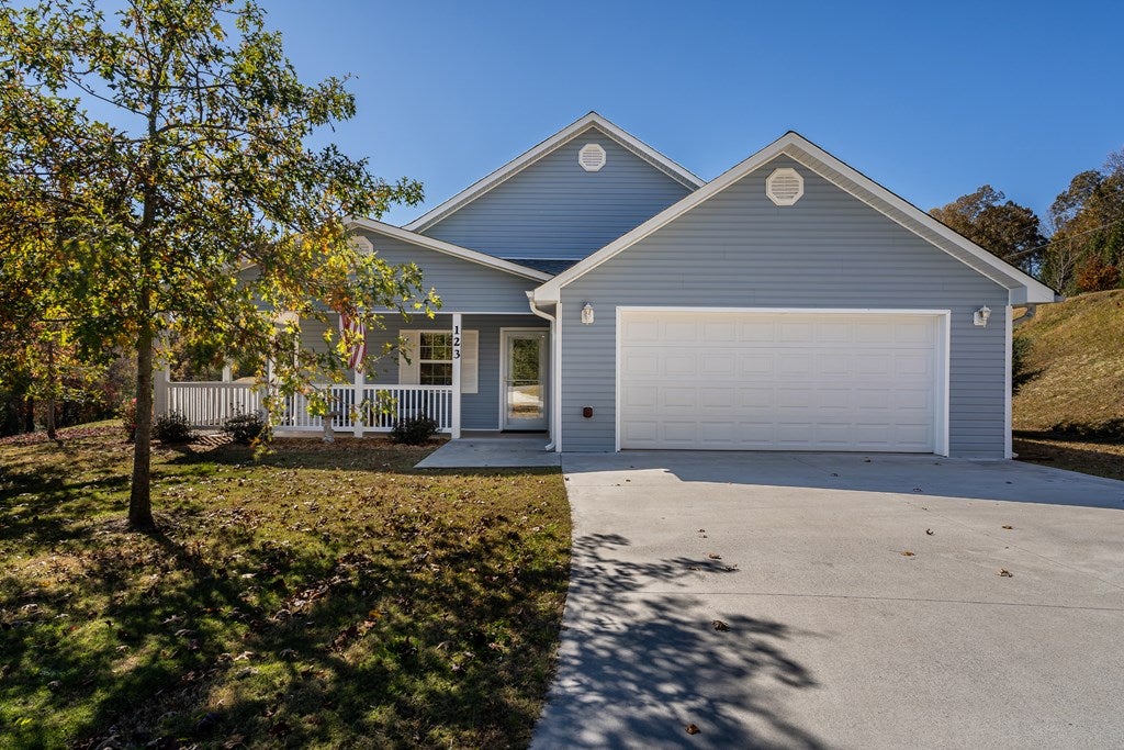 Blue Ridge, Georgia, 30513, United States, 3 Bedrooms Bedrooms, ,2 BathroomsBathrooms,Residential,For Sale,1987936