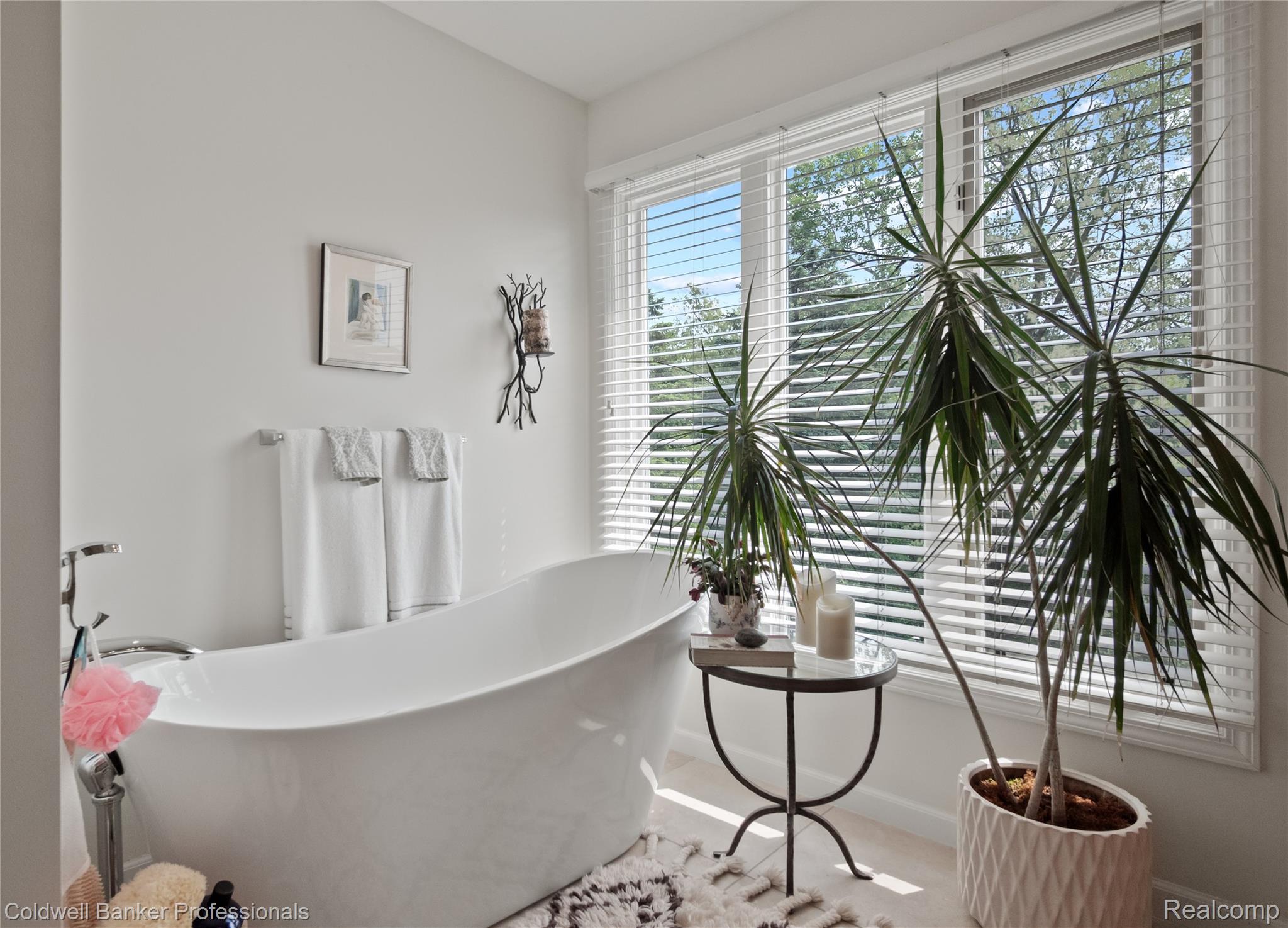BloomfieldHills, Michigan, 48304, United States, 2 Bedrooms Bedrooms, ,4 BathroomsBathrooms,Residential,For Sale,1896256