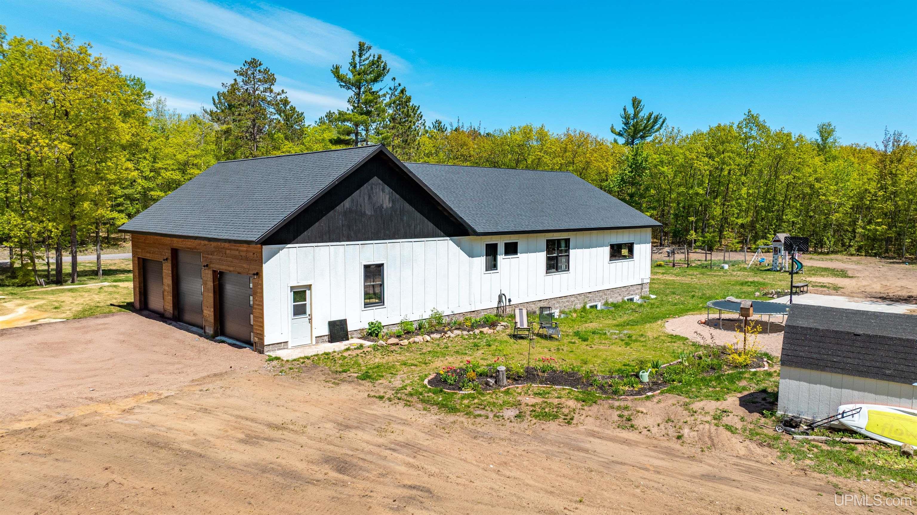 Hancock, Michigan, 49930, United States, 5 Bedrooms Bedrooms, ,3 BathroomsBathrooms,Residential,For Sale,1920535