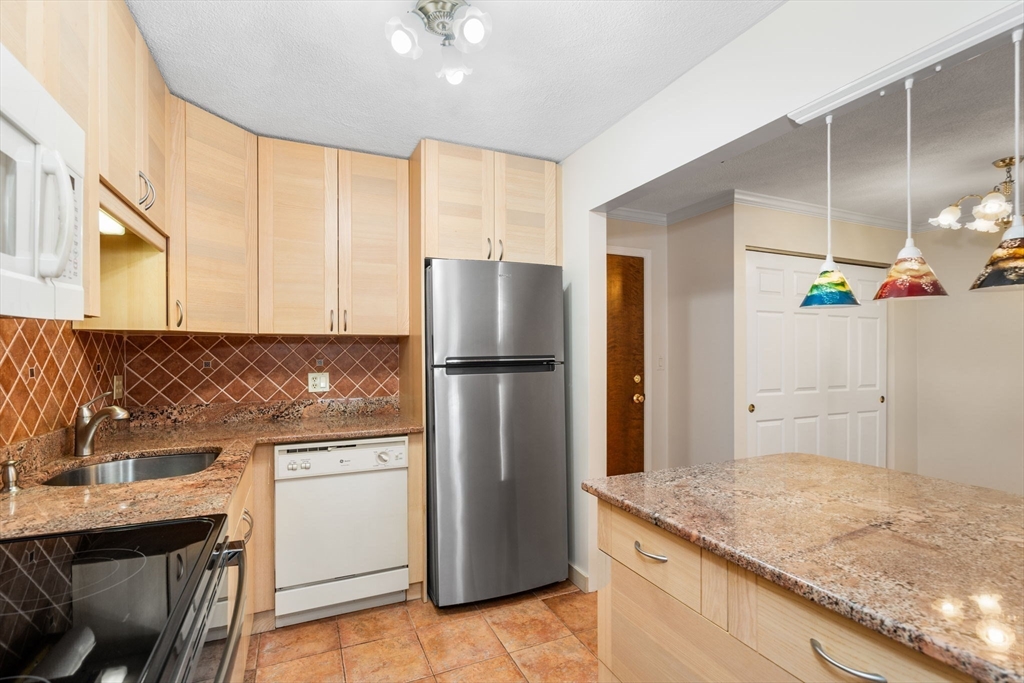 Newton, Massachusetts, 02459, United States, 2 Bedrooms Bedrooms, ,2 BathroomsBathrooms,Residential,For Sale,1941065