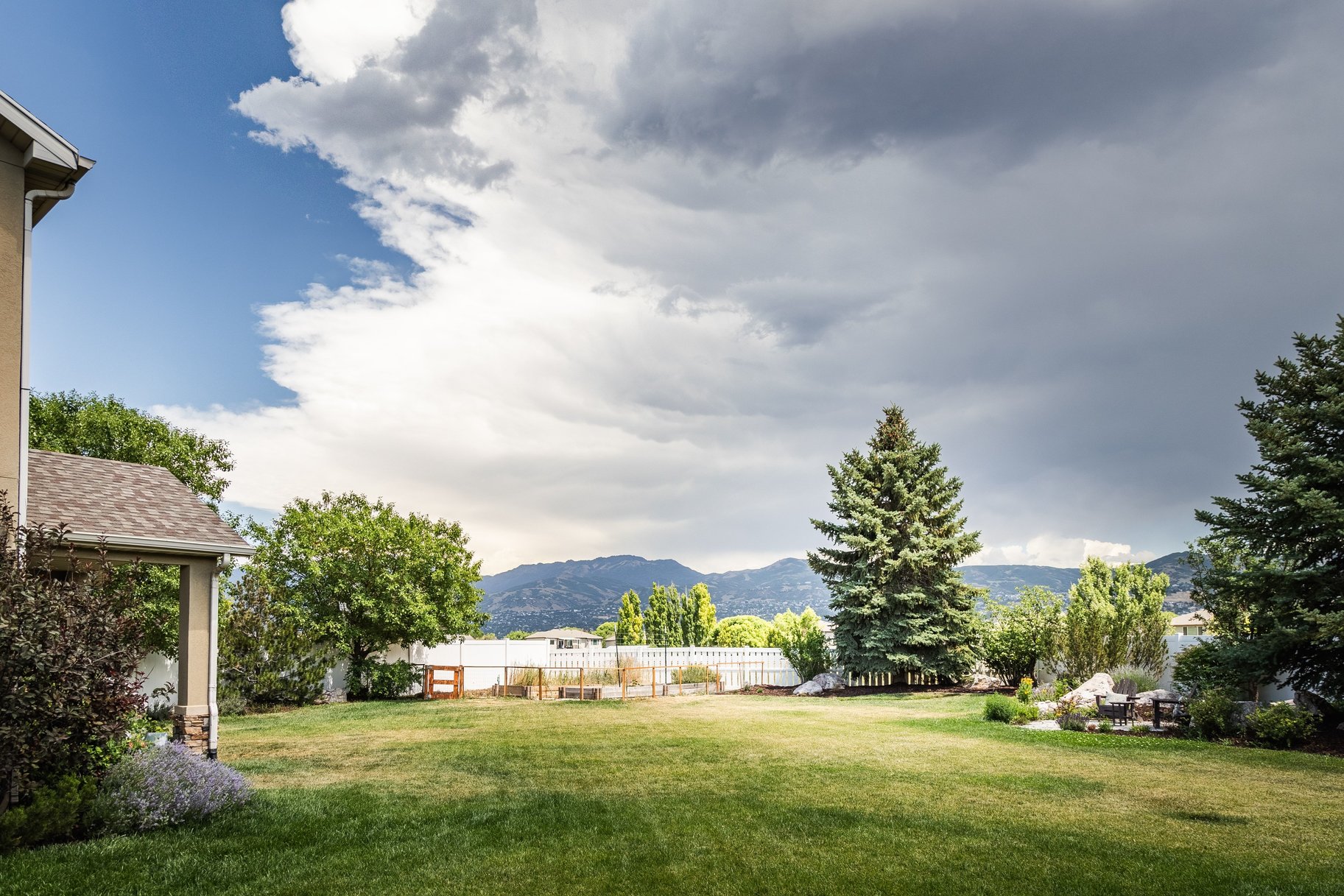  Backyard Oasis with Views and Trail Access in North Salt Lake - 物件實景