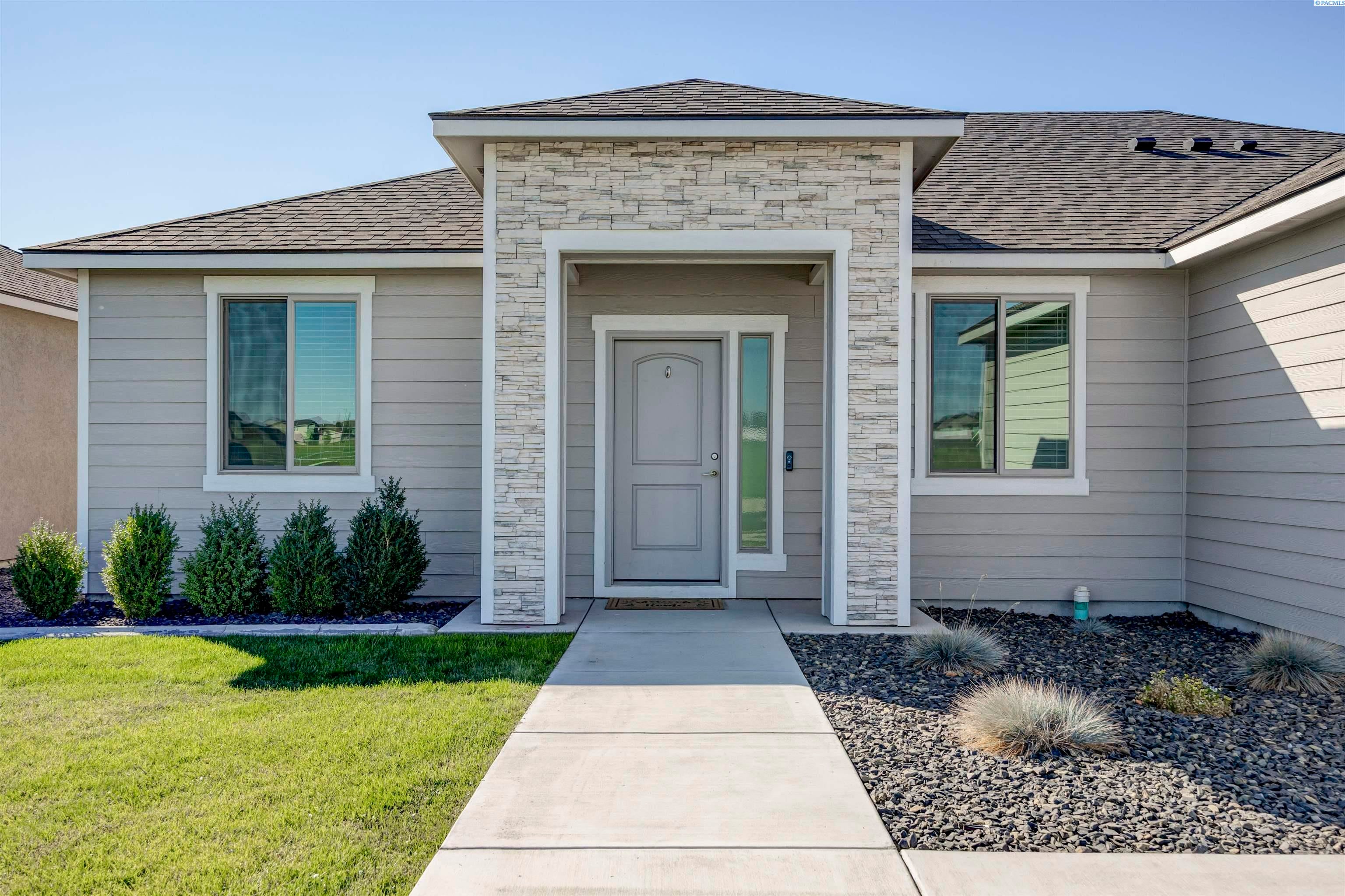 Pasco, Washington, 99301, United States, 4 Bedrooms Bedrooms, ,2 BathroomsBathrooms,Residential,For Sale,1978542