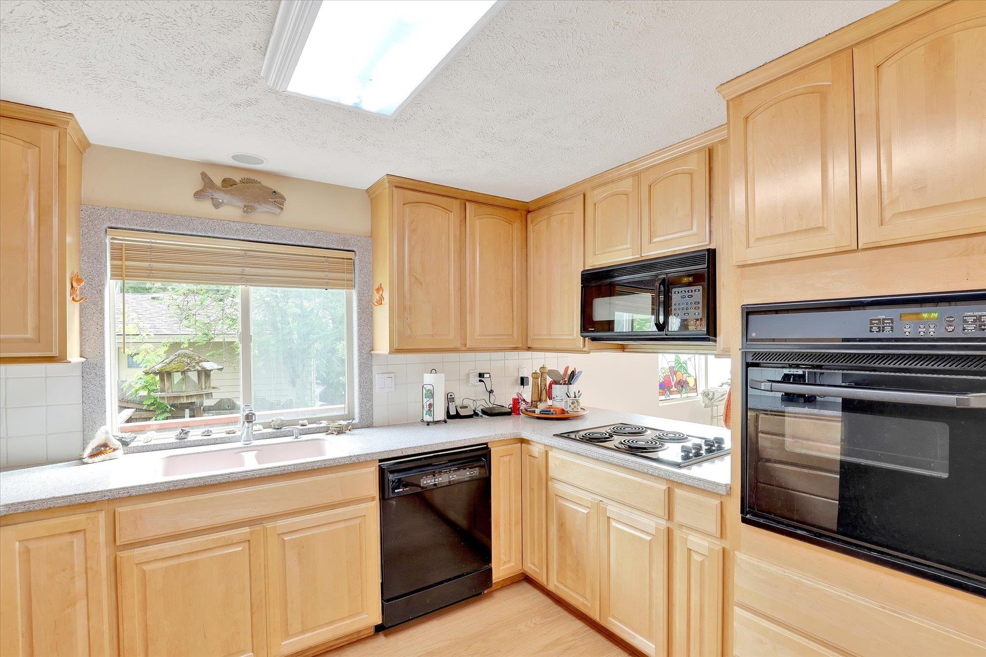 Newman Lake, Washington, 99025, United States, 4 Bedrooms Bedrooms, ,3 BathroomsBathrooms,Residential,For Sale,1929094