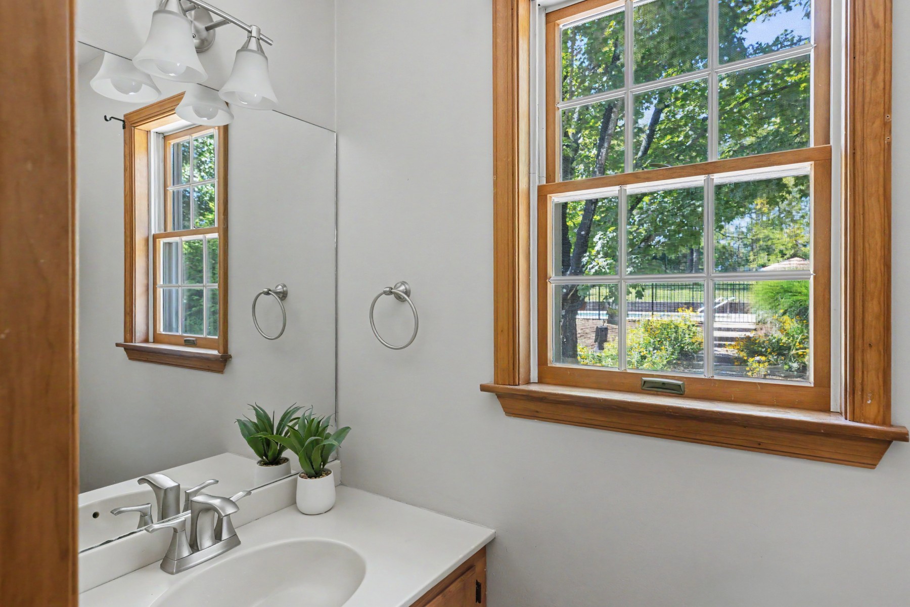  Thoughtfully Improved Ranch Home Tucked Away on 6.3 Private Acres - 物件實景