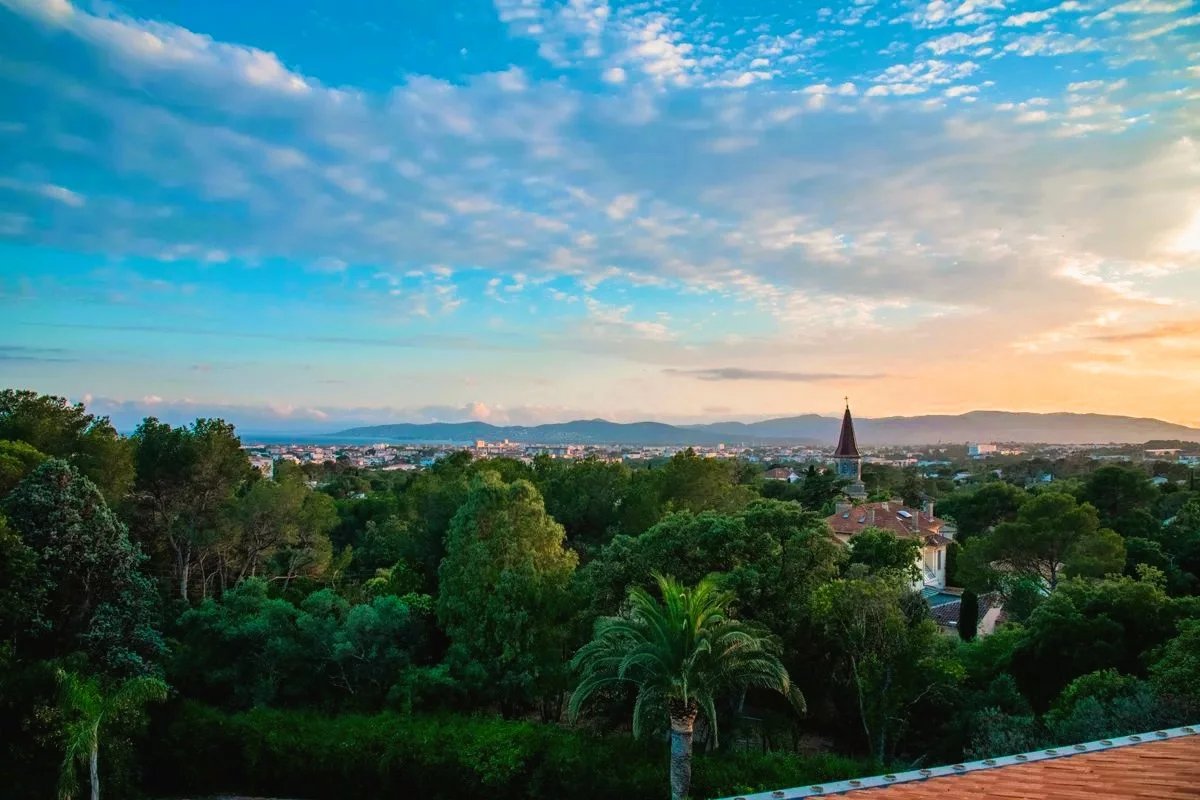 Saint-Raphaël, Provence-Alpes-Côte d’Azur, 83700, FR, 5 Bedrooms Bedrooms, ,Residential,For Sale,1994544