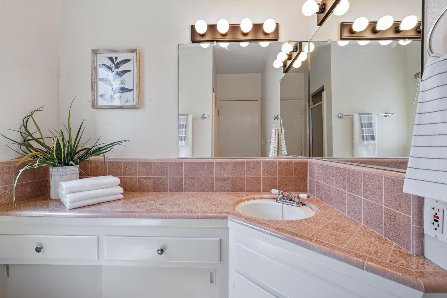 Sacramento, California, 95820, United States, 3 Bedrooms Bedrooms, ,2 BathroomsBathrooms,Residential,For Sale,1940182