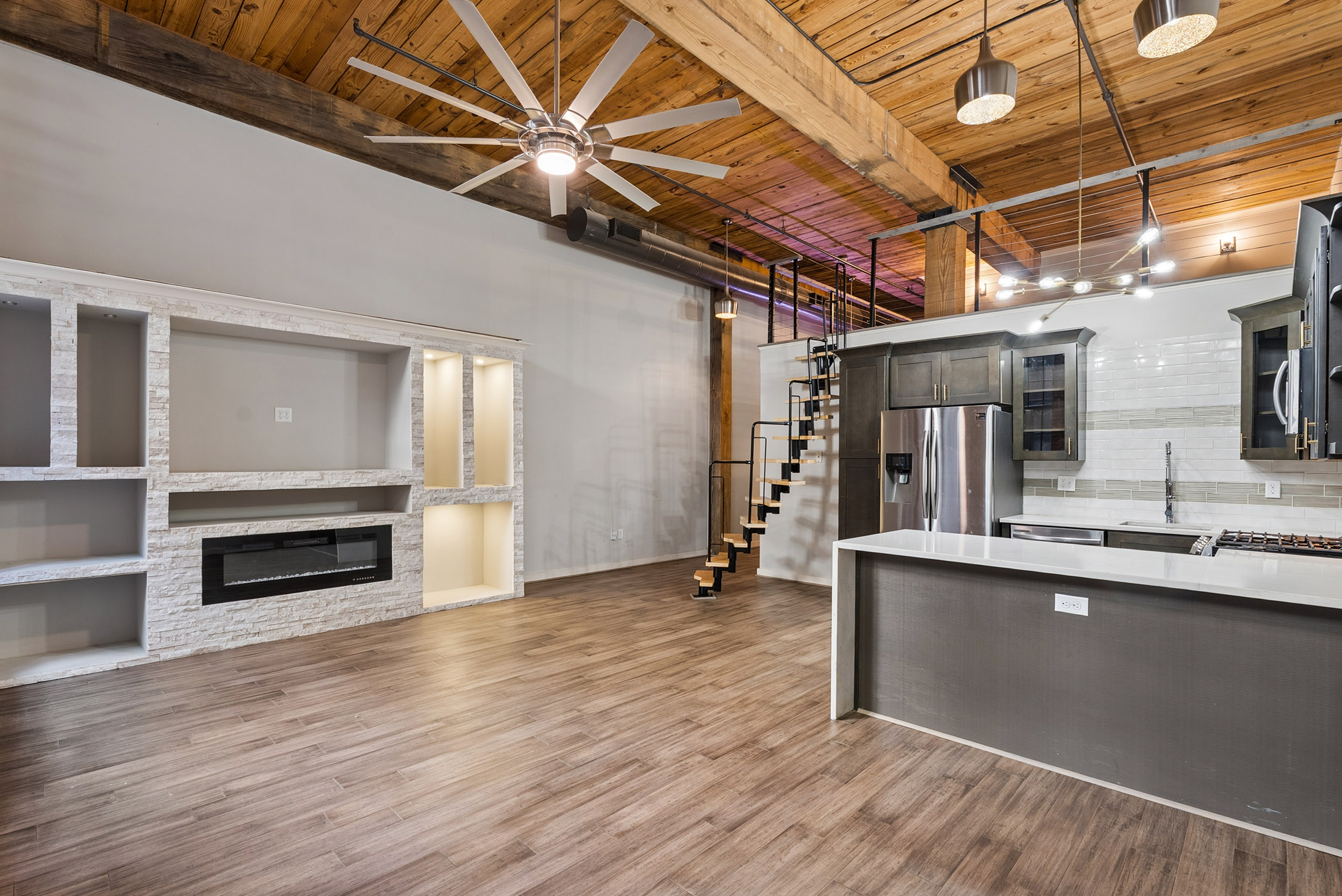  Rare One Bedroom with Loft in Historic Stacks - 物件實景