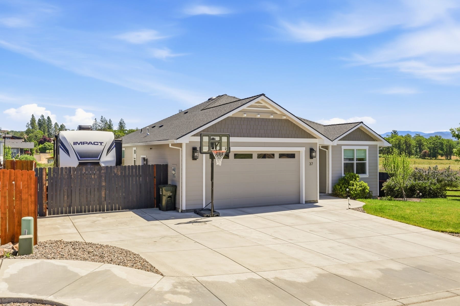  37 Terra Linda Court Eagle Point, OR 97524 - 物件實景