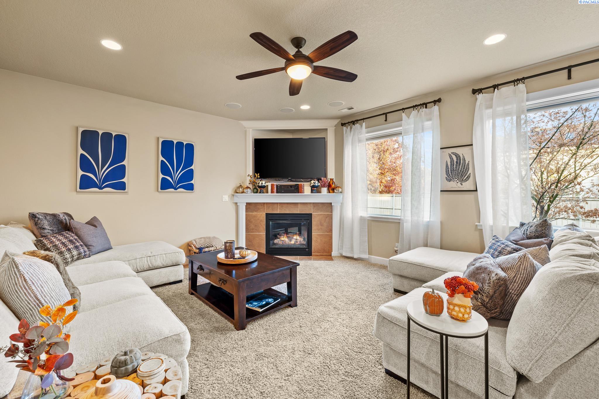 Kennewick, Washington, 99338, United States, 4 Bedrooms Bedrooms, ,3 BathroomsBathrooms,Residential,For Sale,1982934