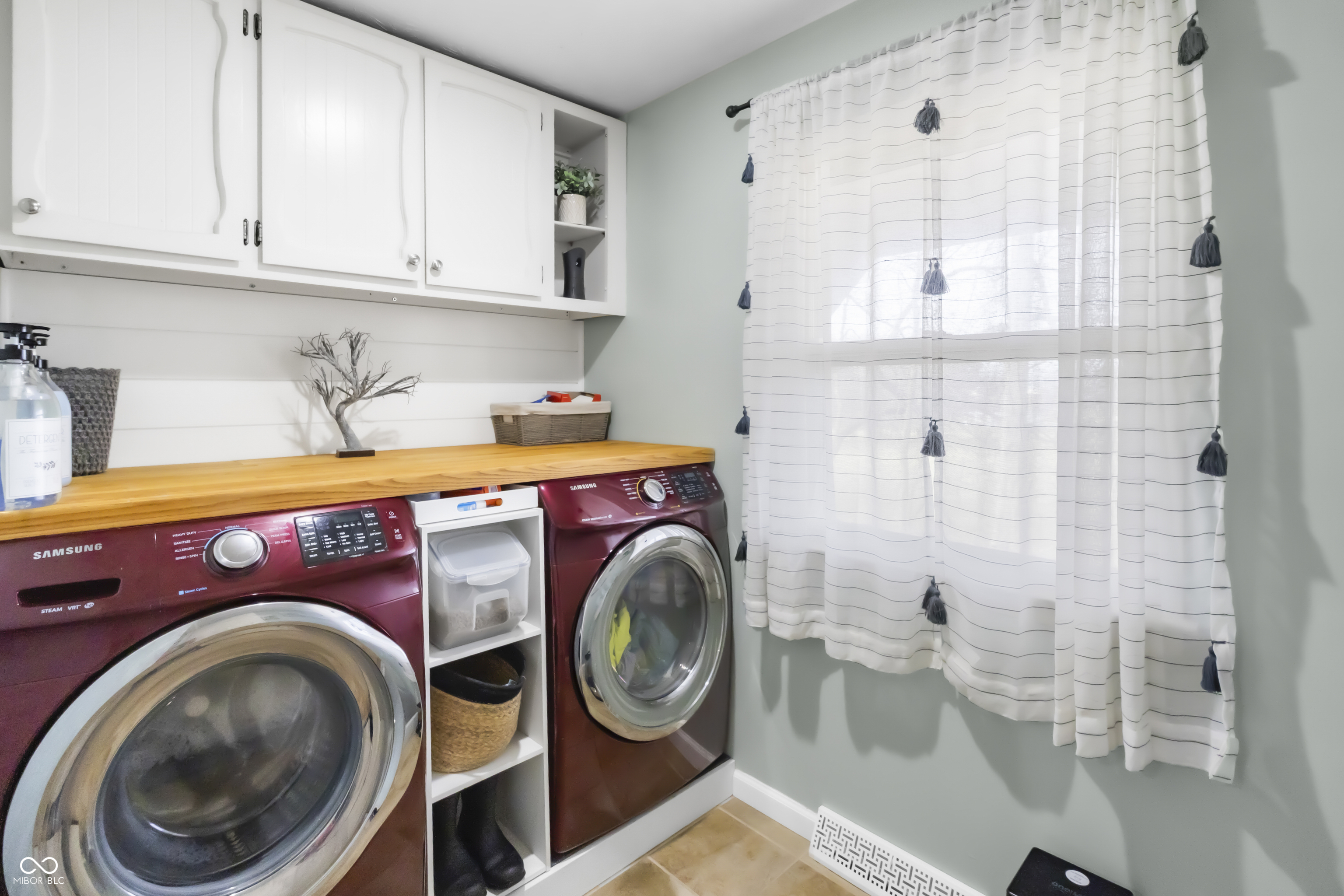 Whiteland, Indiana, 46184, United States, 3 Bedrooms Bedrooms, ,4 BathroomsBathrooms,Residential,For Sale,2007779