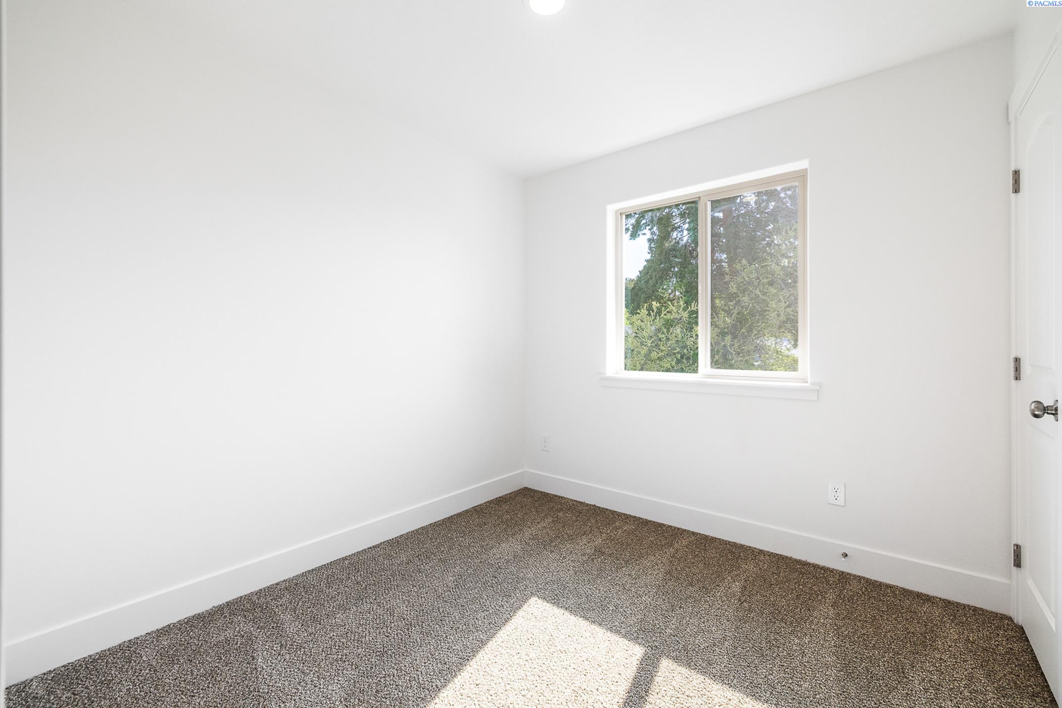 Kennewick, Washington, 99337, United States, 6 Bedrooms Bedrooms, ,Residential,For Sale,1787924