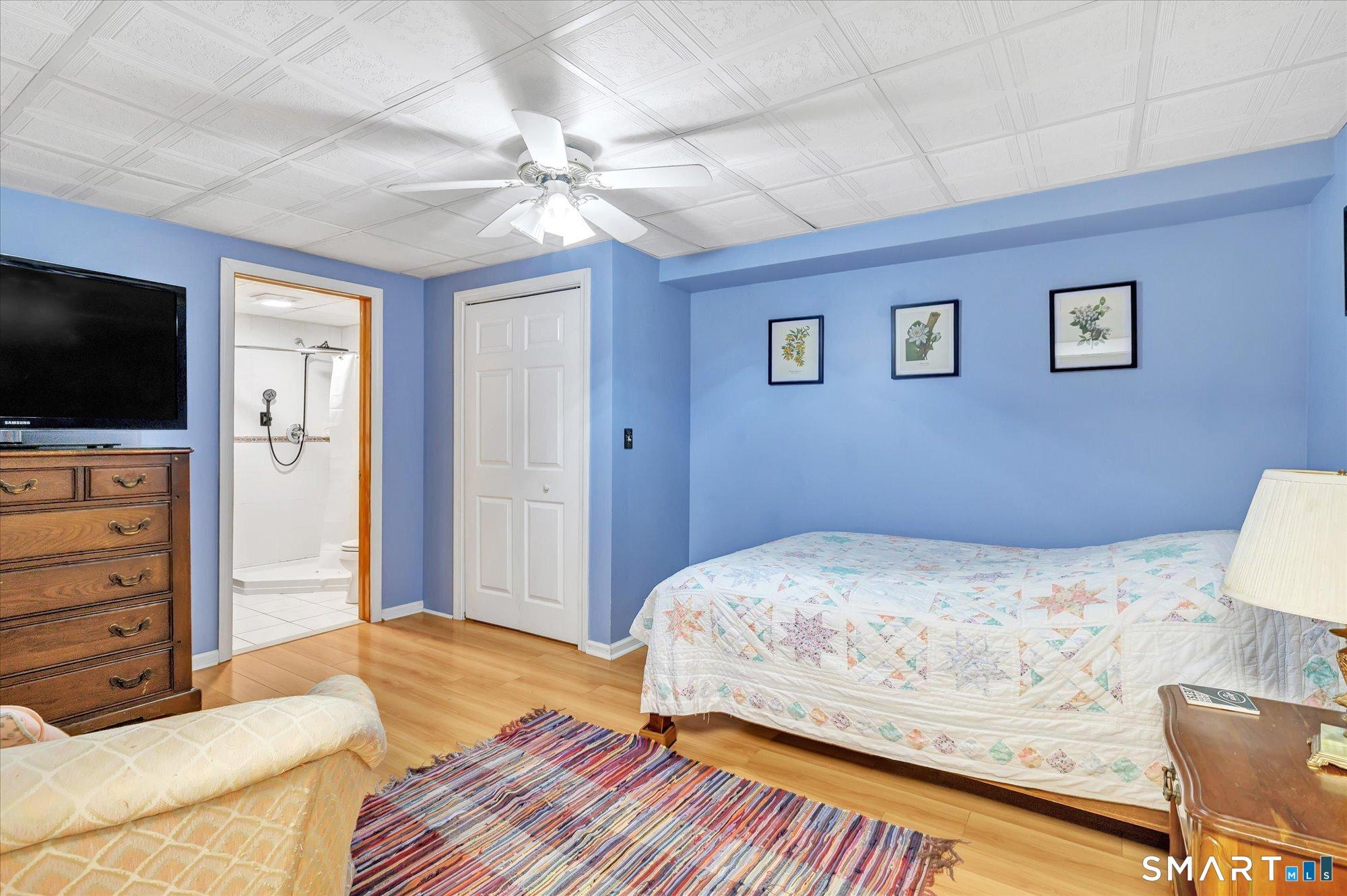 Shelton, Connecticut, 06484, United States, 4 Bedrooms Bedrooms, ,4 BathroomsBathrooms,Residential,For Sale,2049077