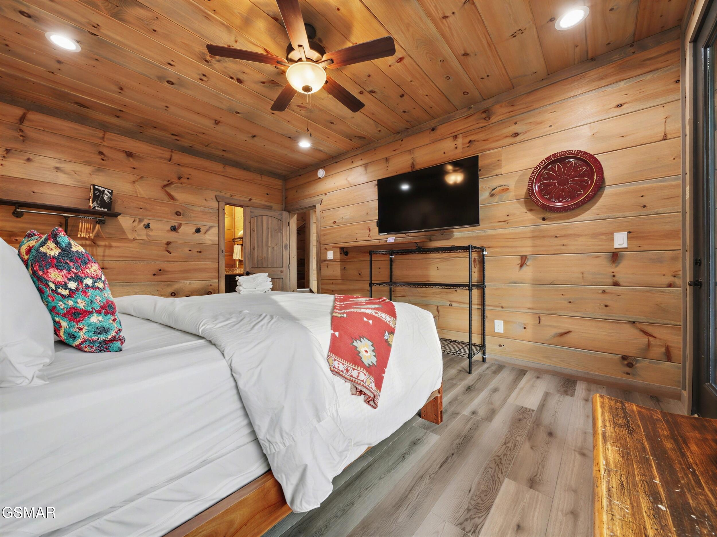 Gatlinburg, Tennessee, 37738, United States, 3 Bedrooms Bedrooms, ,4 BathroomsBathrooms,Residential,For Sale,2012548