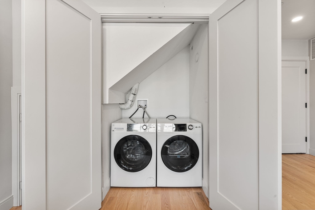 Boston, Massachusetts, 02128, United States, 1 Bedroom Bedrooms, ,2 BathroomsBathrooms,Residential,For Sale,1974152