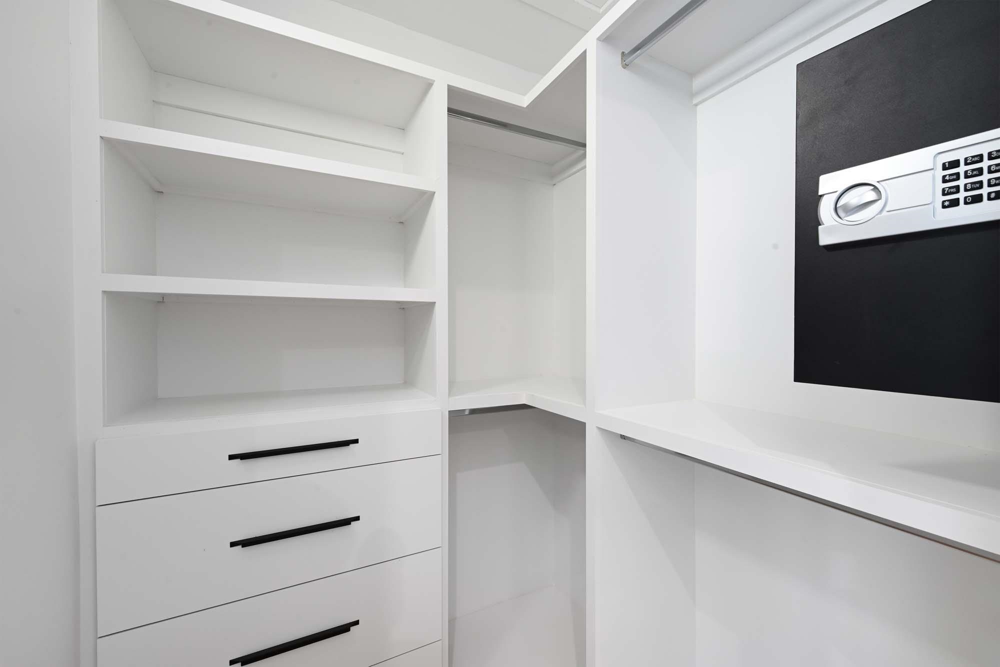 Jersey City, New Jersey, 07305, United States, 3 Bedrooms Bedrooms, ,2 BathroomsBathrooms,Residential,For Sale,1906129