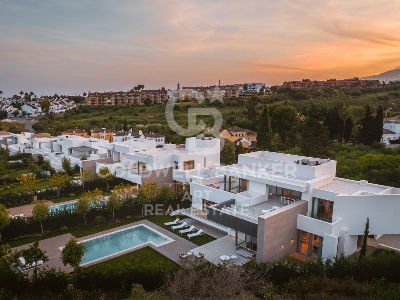 Estepona, Andalusia, ES, 5 Bedrooms Bedrooms, ,5 BathroomsBathrooms,Residential,For Sale,1828254