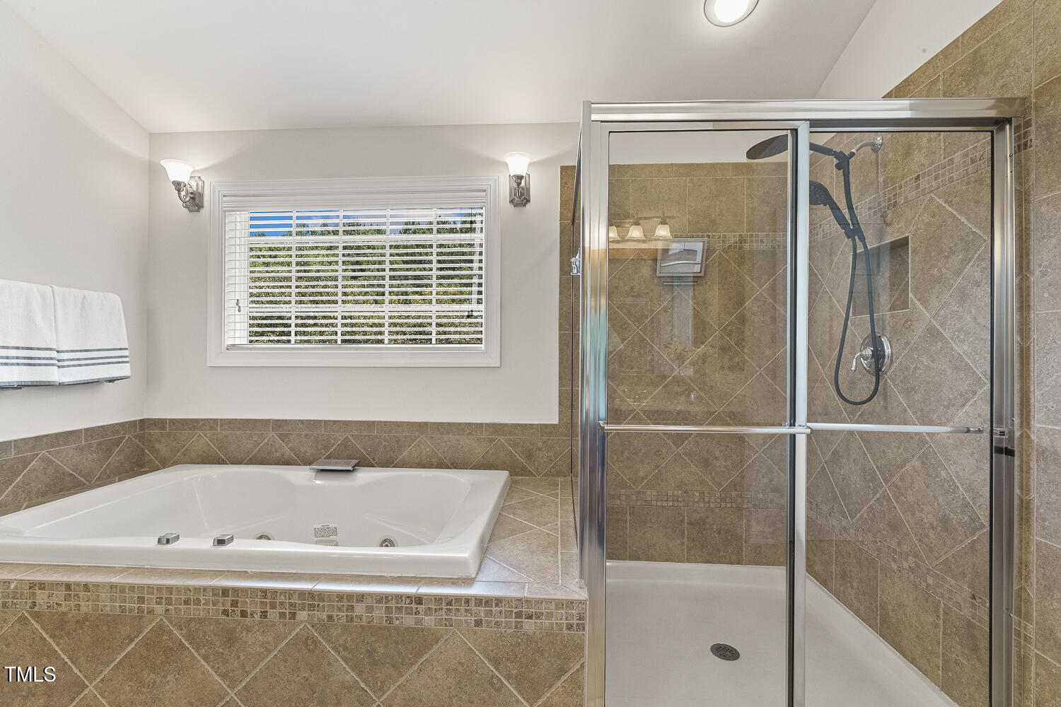 Holly Springs, North Carolina, 27540, United States, 4 Bedrooms Bedrooms, ,4 BathroomsBathrooms,Residential,For Sale,1902055