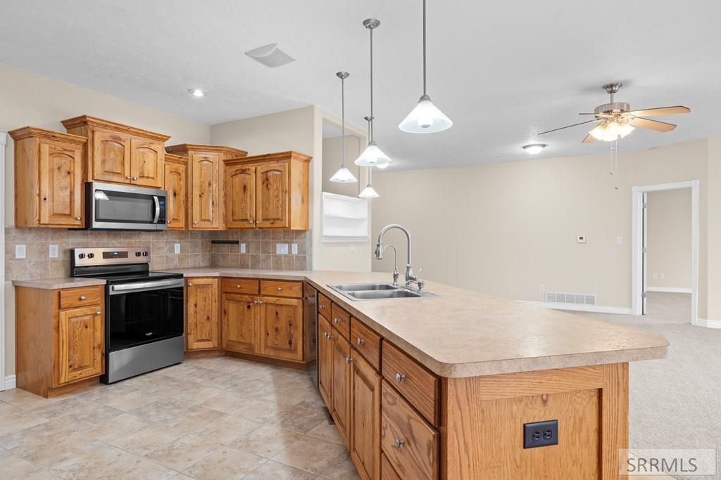 IDAHO FALLS, Idaho, 83402, United States, 5 Bedrooms Bedrooms, ,3 BathroomsBathrooms,Residential,For Sale,1987335