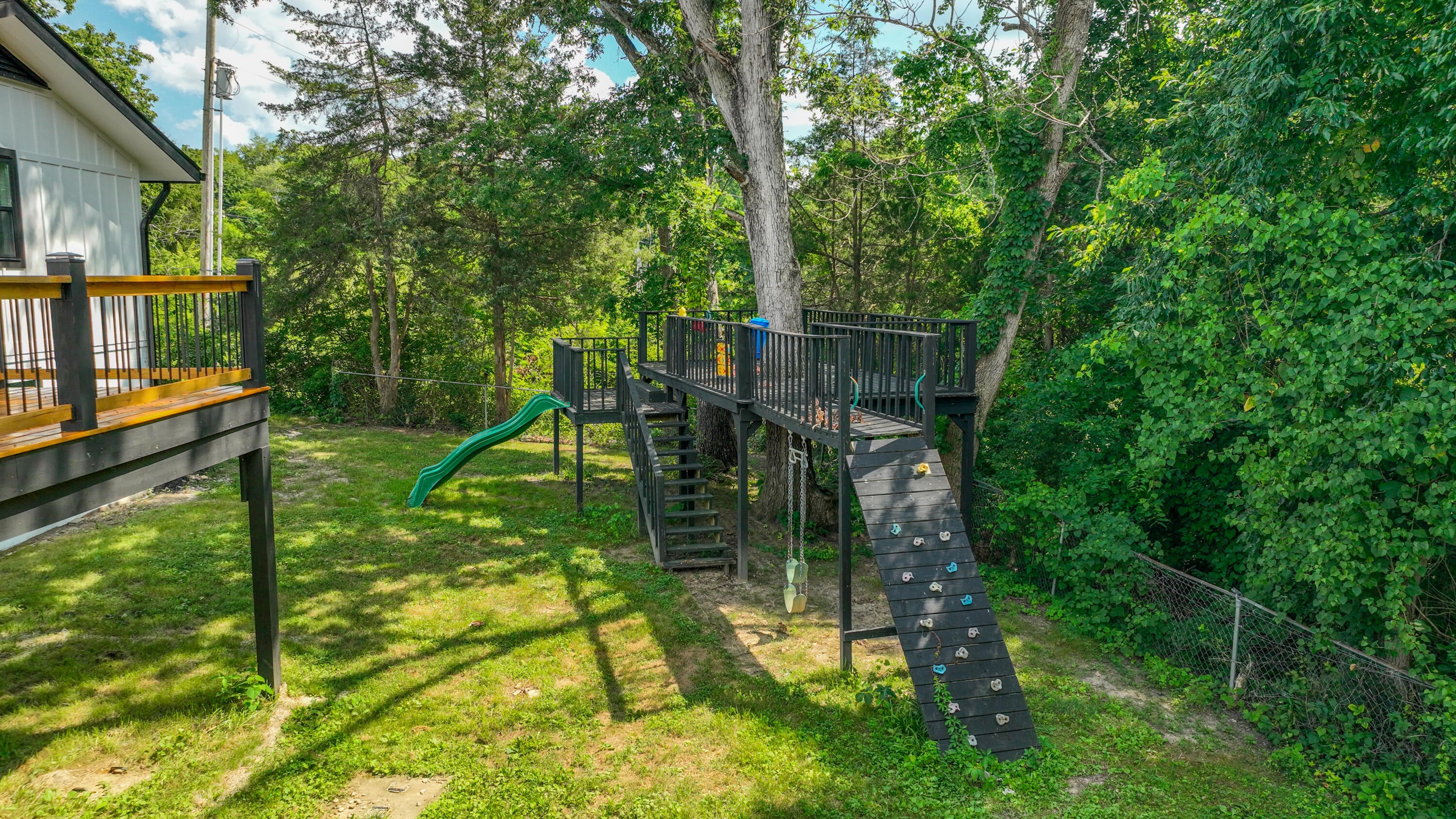 Berea, Kentucky, 40403, United States, 4 Bedrooms Bedrooms, ,4 BathroomsBathrooms,Residential,For Sale,1979235